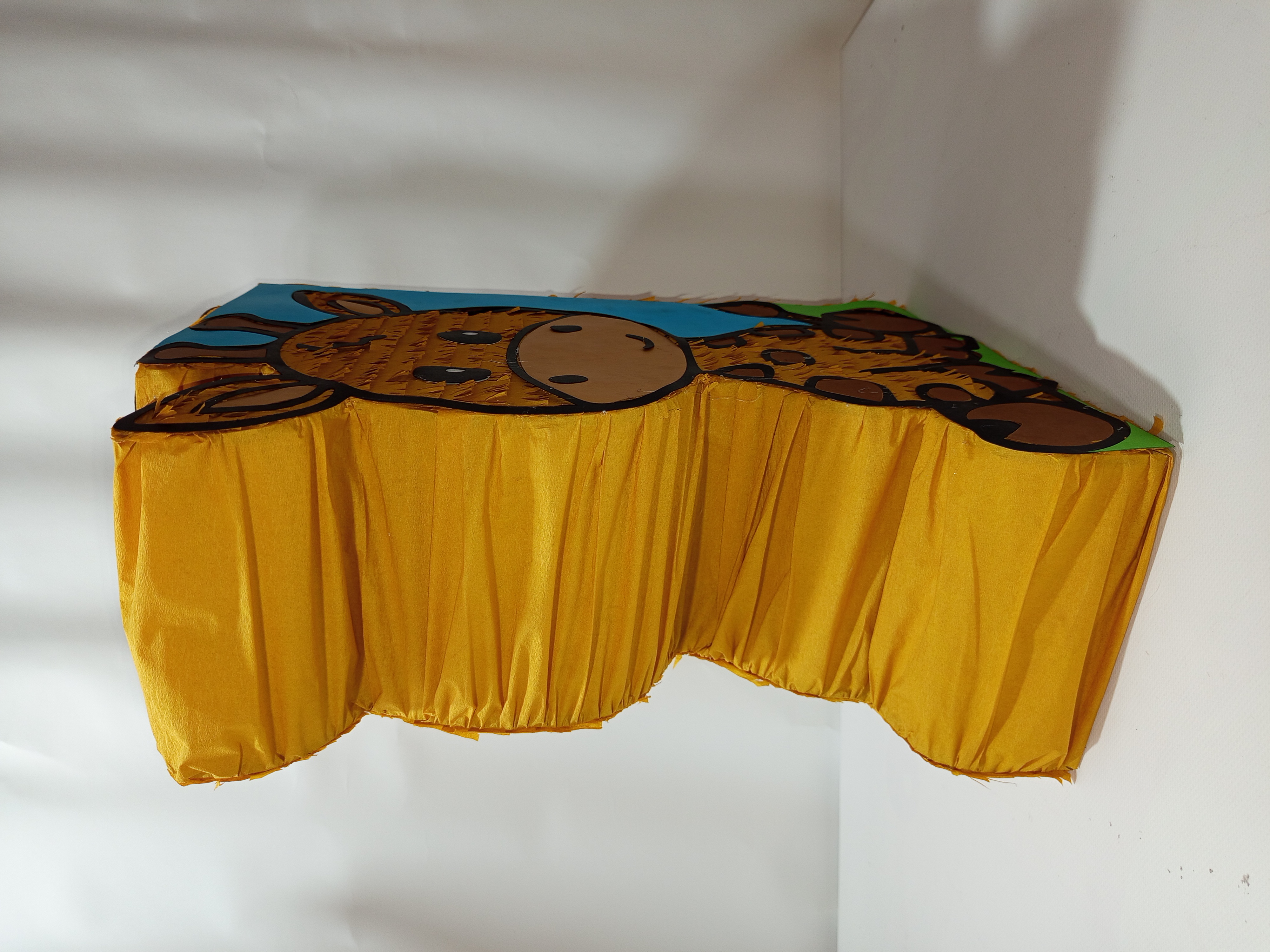 Piñata en forma Jirafa bebe 50cm