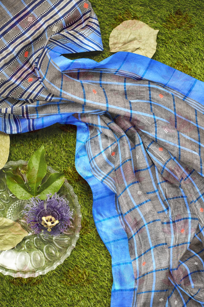 Elegant Blue Plaid Santhal Lumang Fhuta Saree