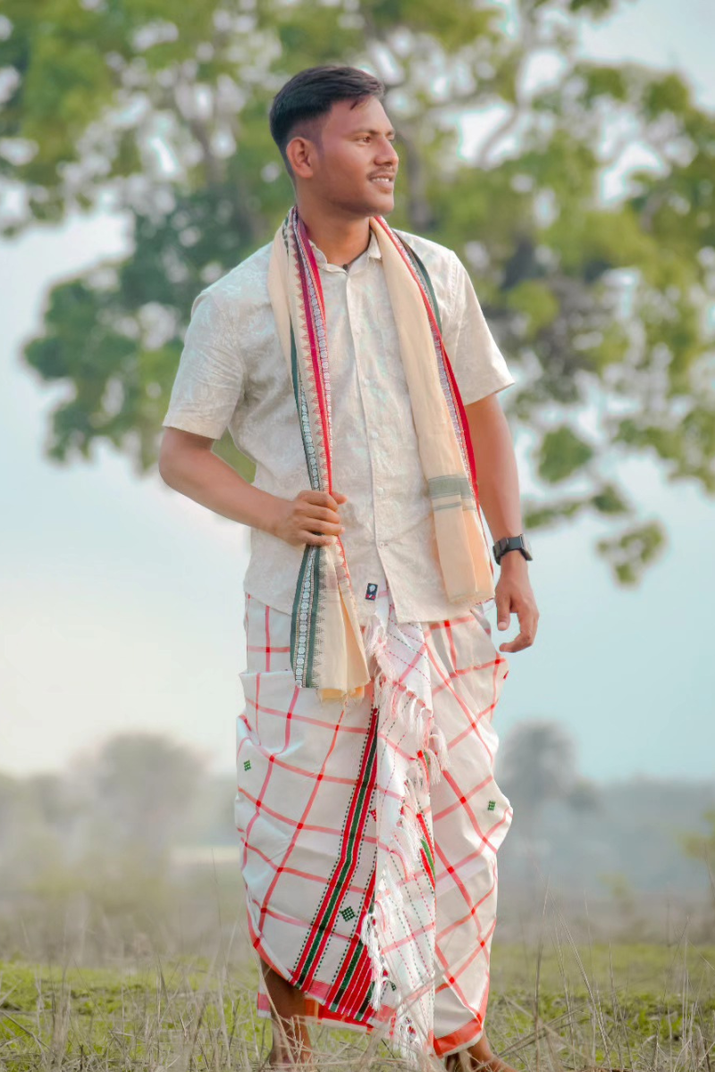 Handwoven White & Red Checkered Lumang Futa Kacha