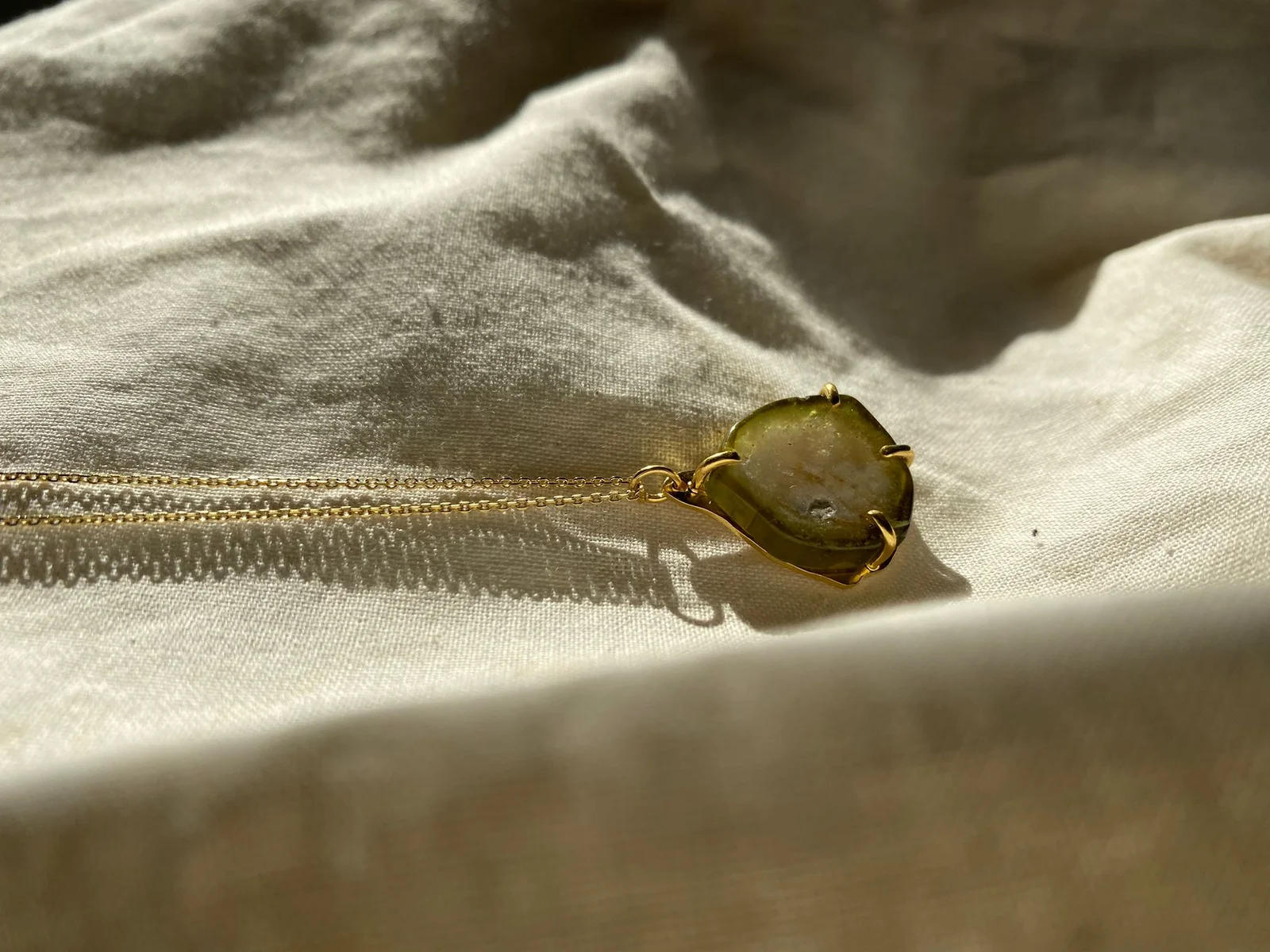 Colgante de Turmalina Sandía en Baño de Oro