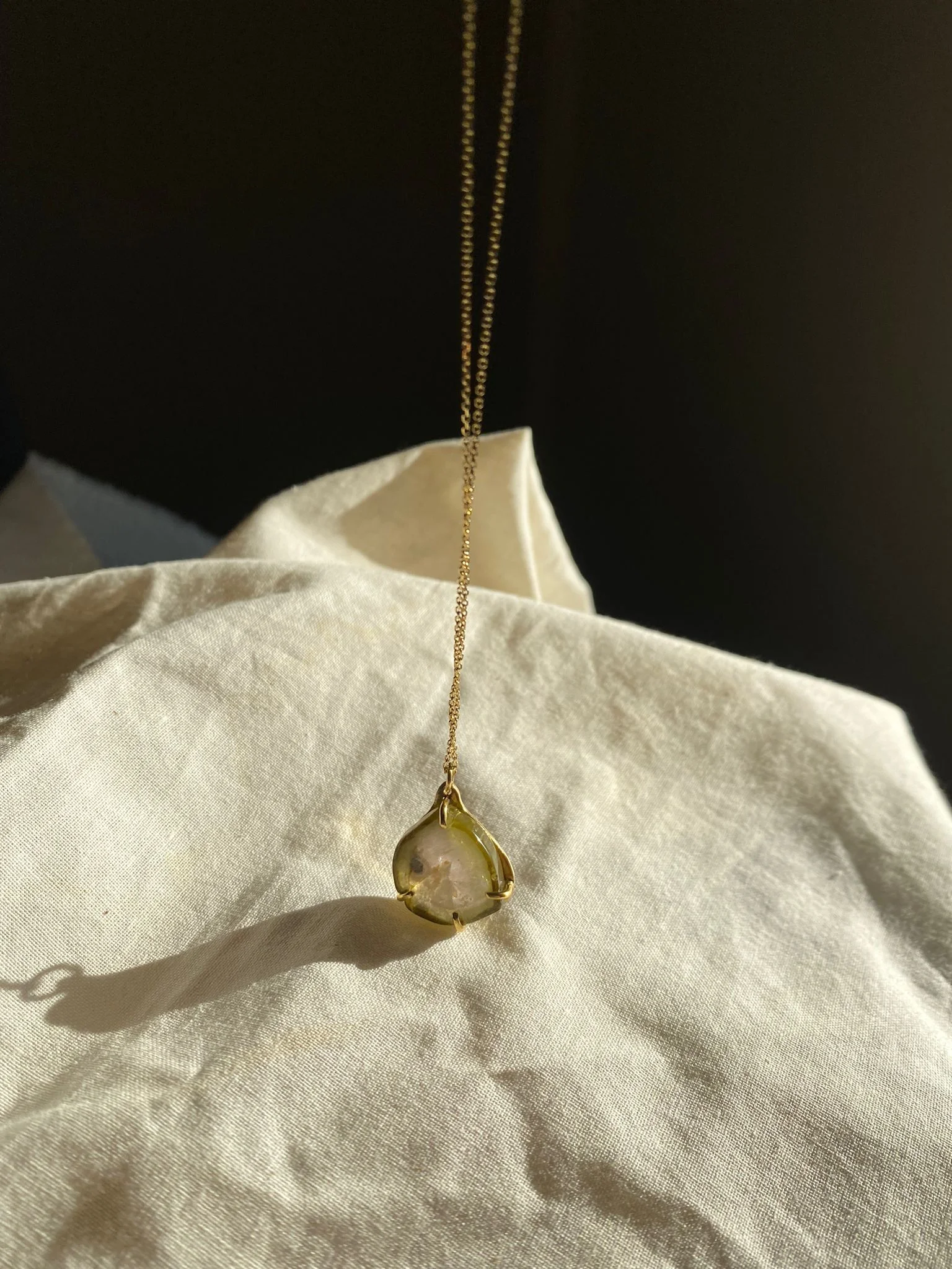 Colgante de Turmalina Sandía en Baño de Oro