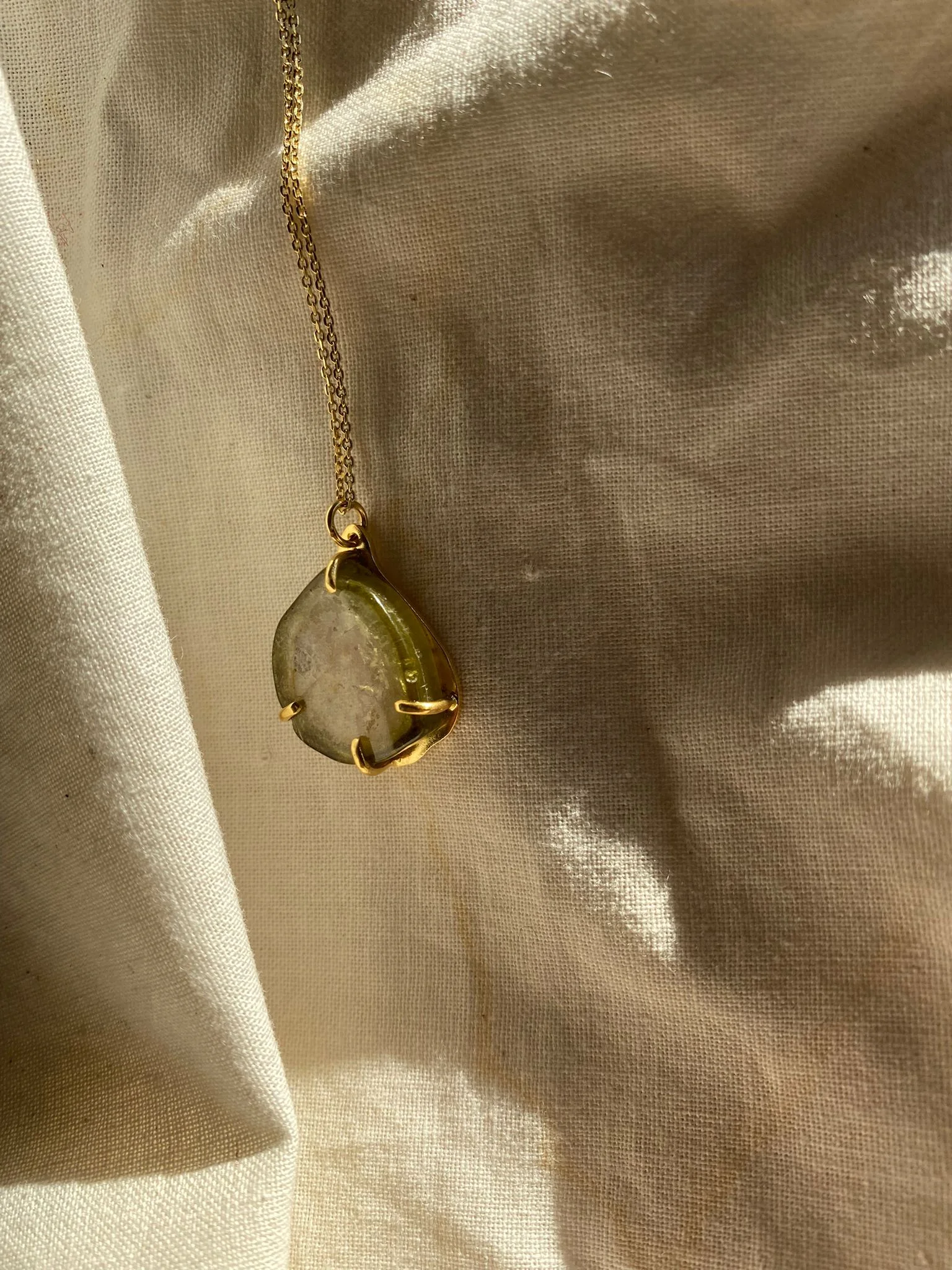 Colgante de Turmalina Sandía en Baño de Oro