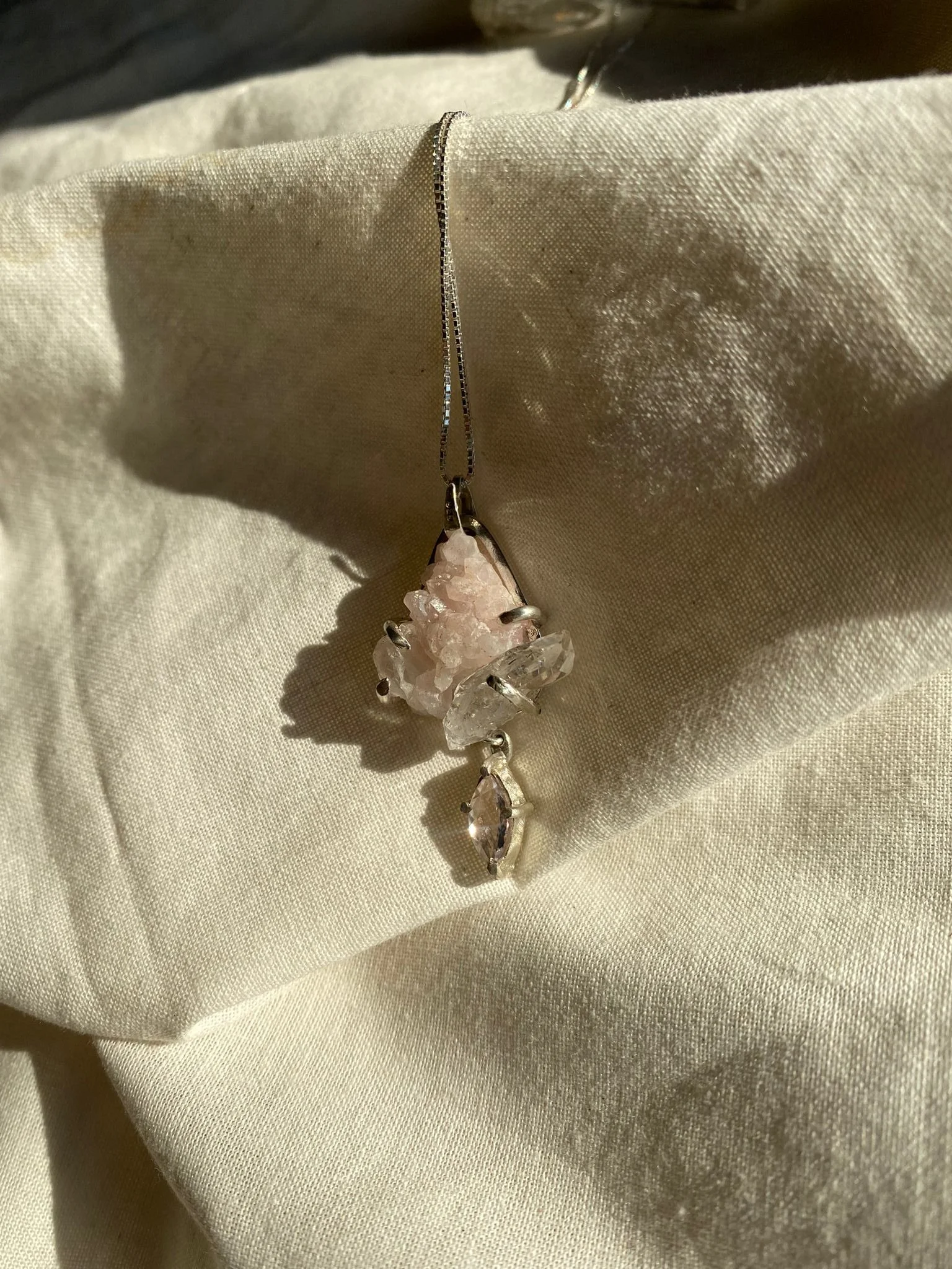 Colgante cuarzo rosa y herkimer