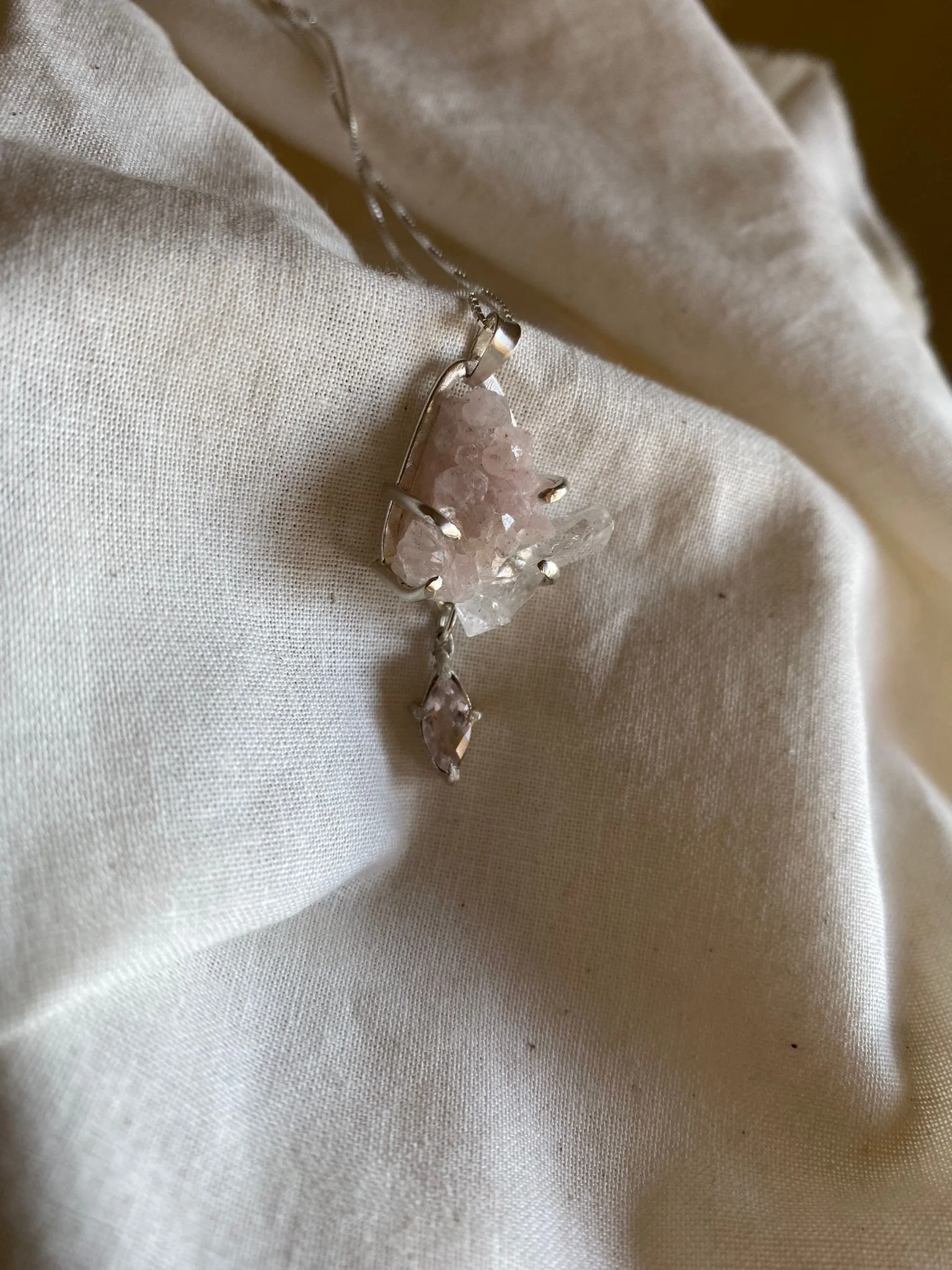 Colgante cuarzo rosa y herkimer
