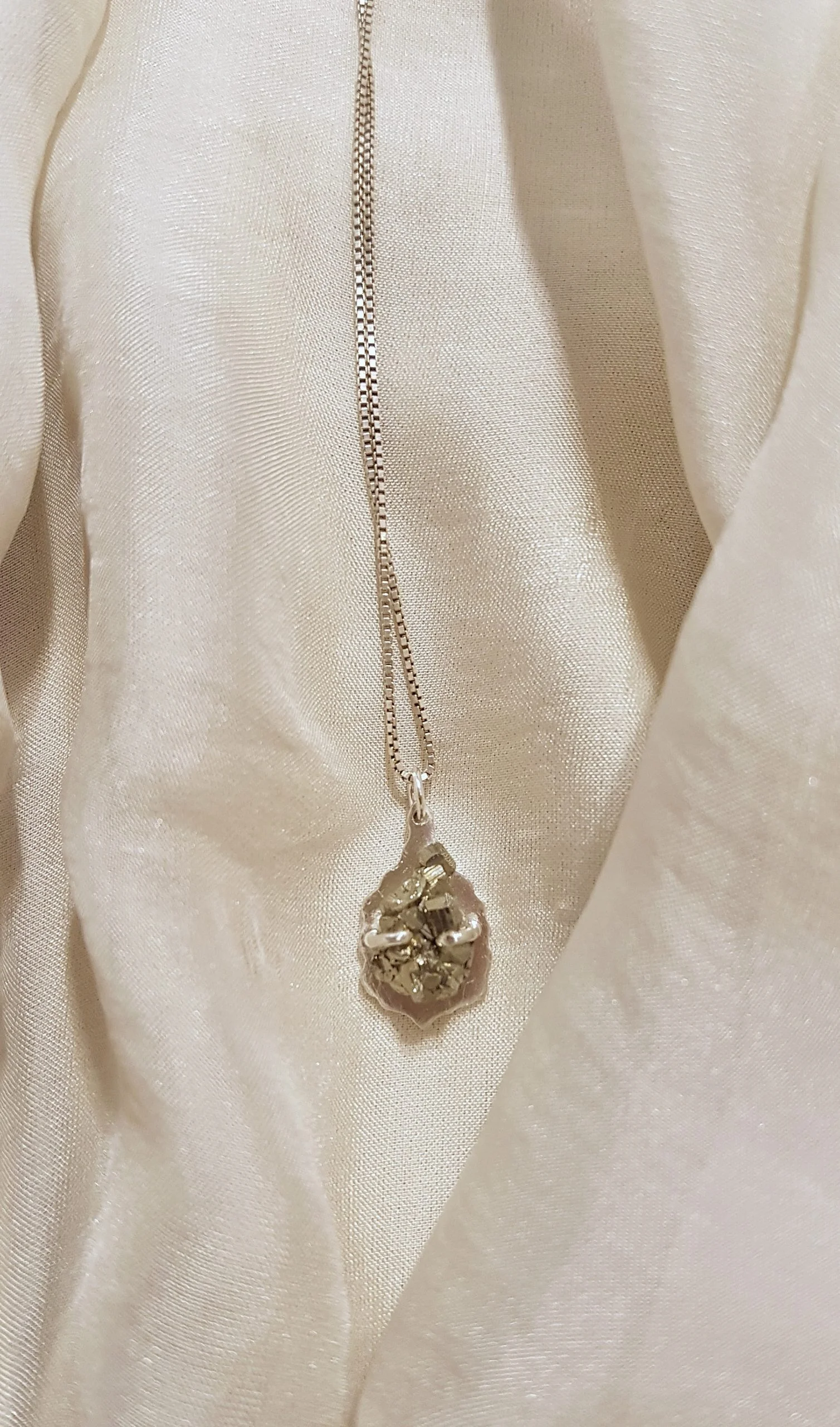 Colgante código de la Virgen 4