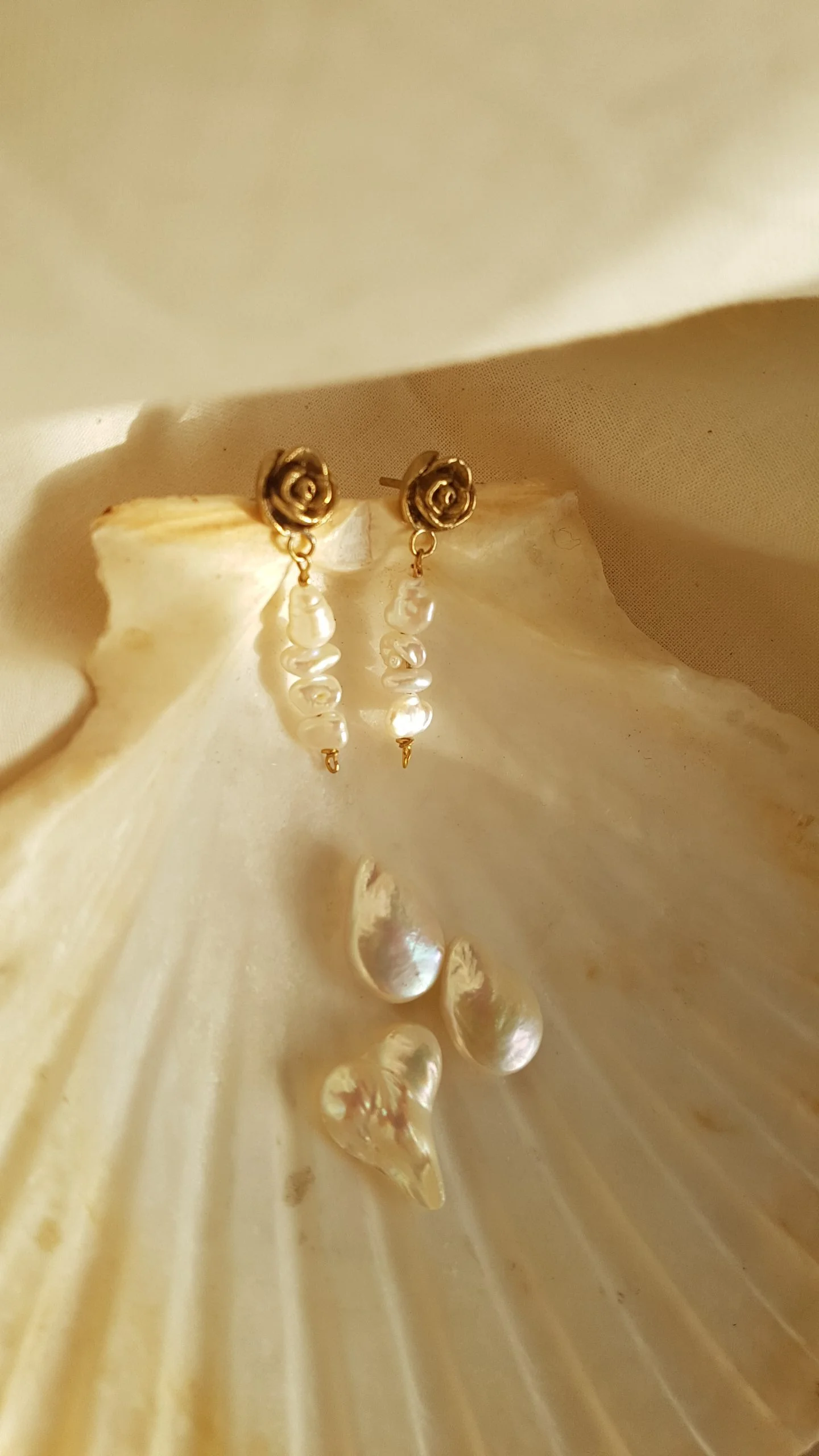 Pendientes rosa pequeña R4 dorados