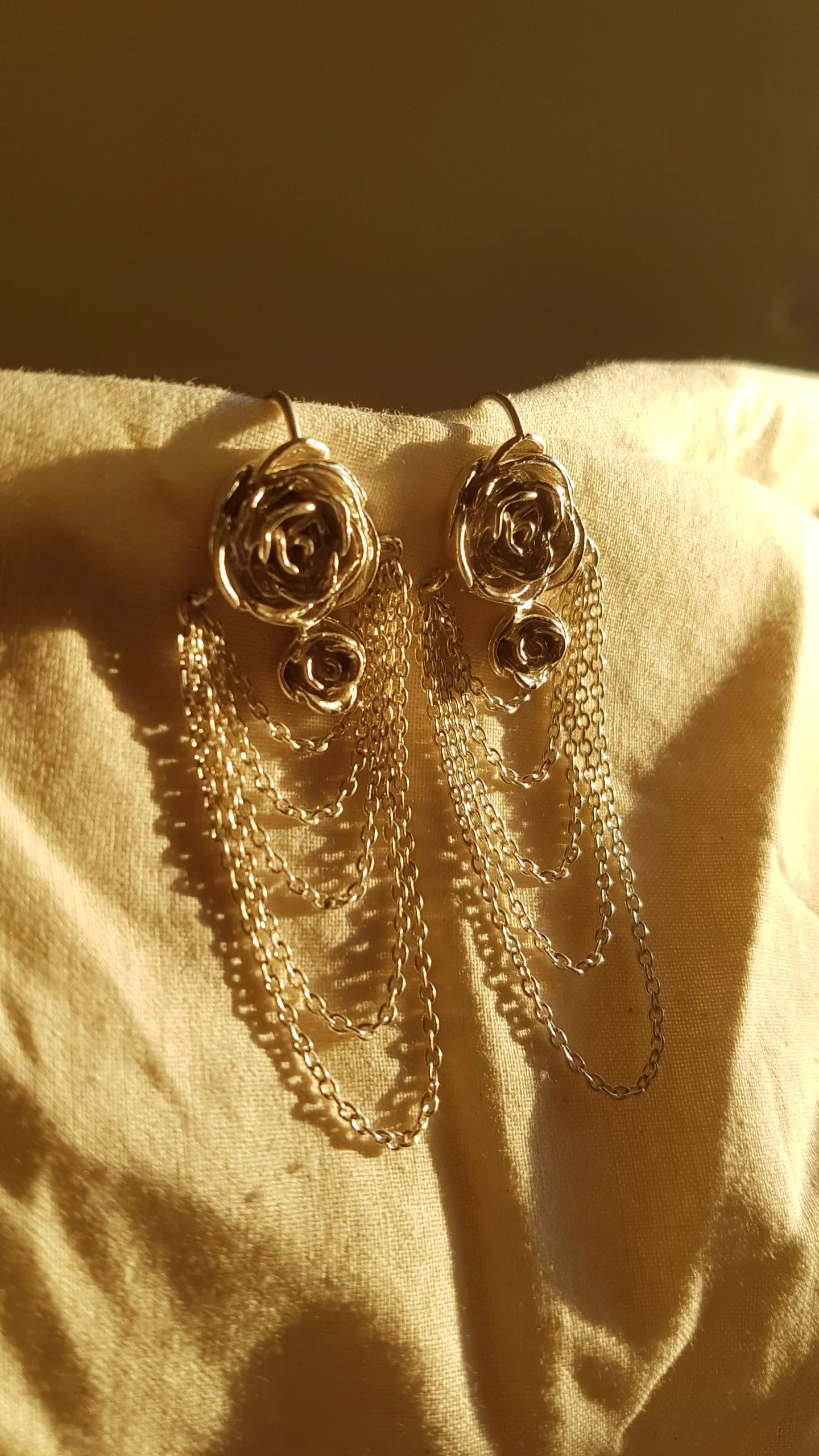 Pendientes largos con Rosas y cadenas