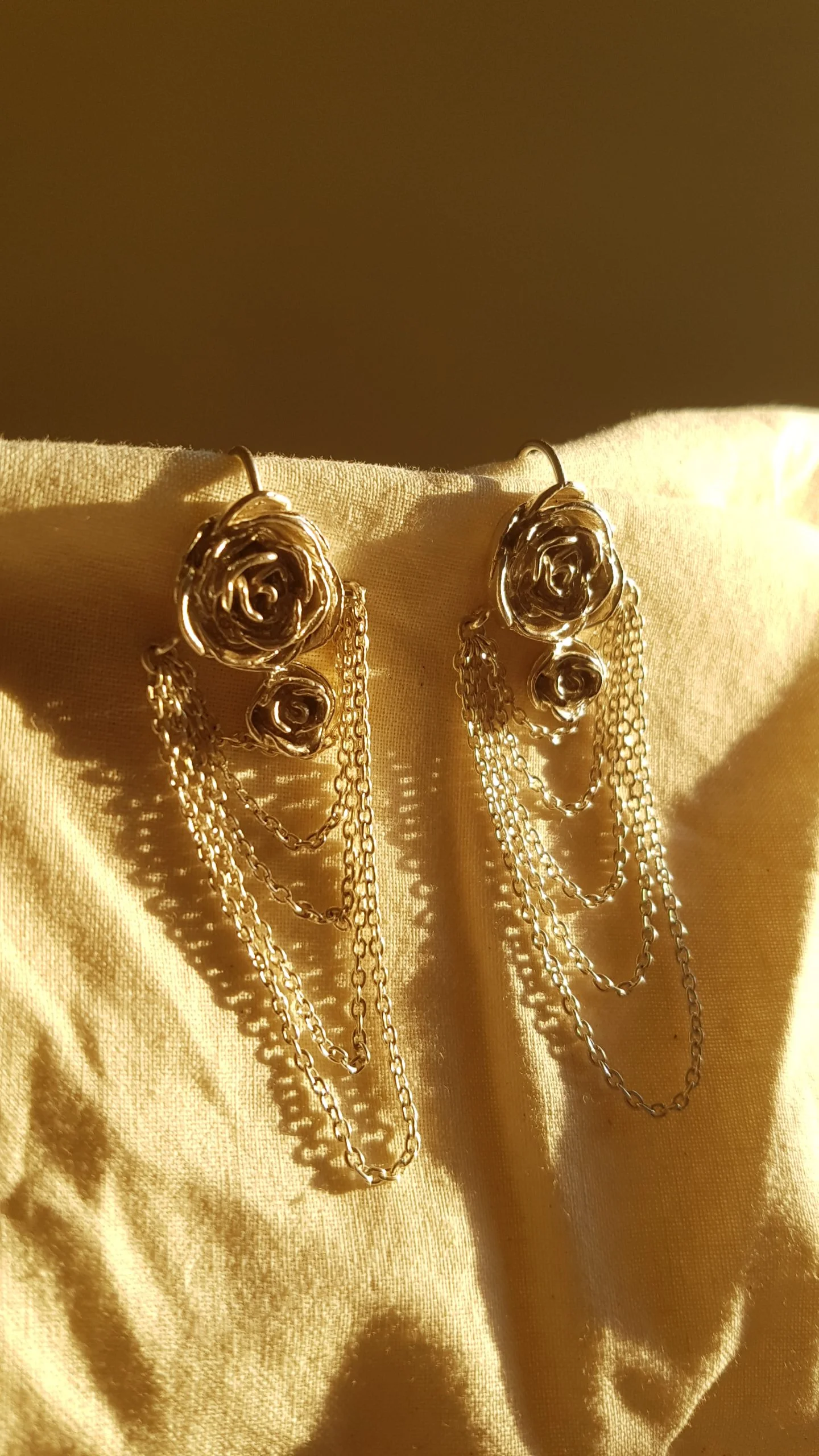 Pendientes largos con Rosas y cadenas