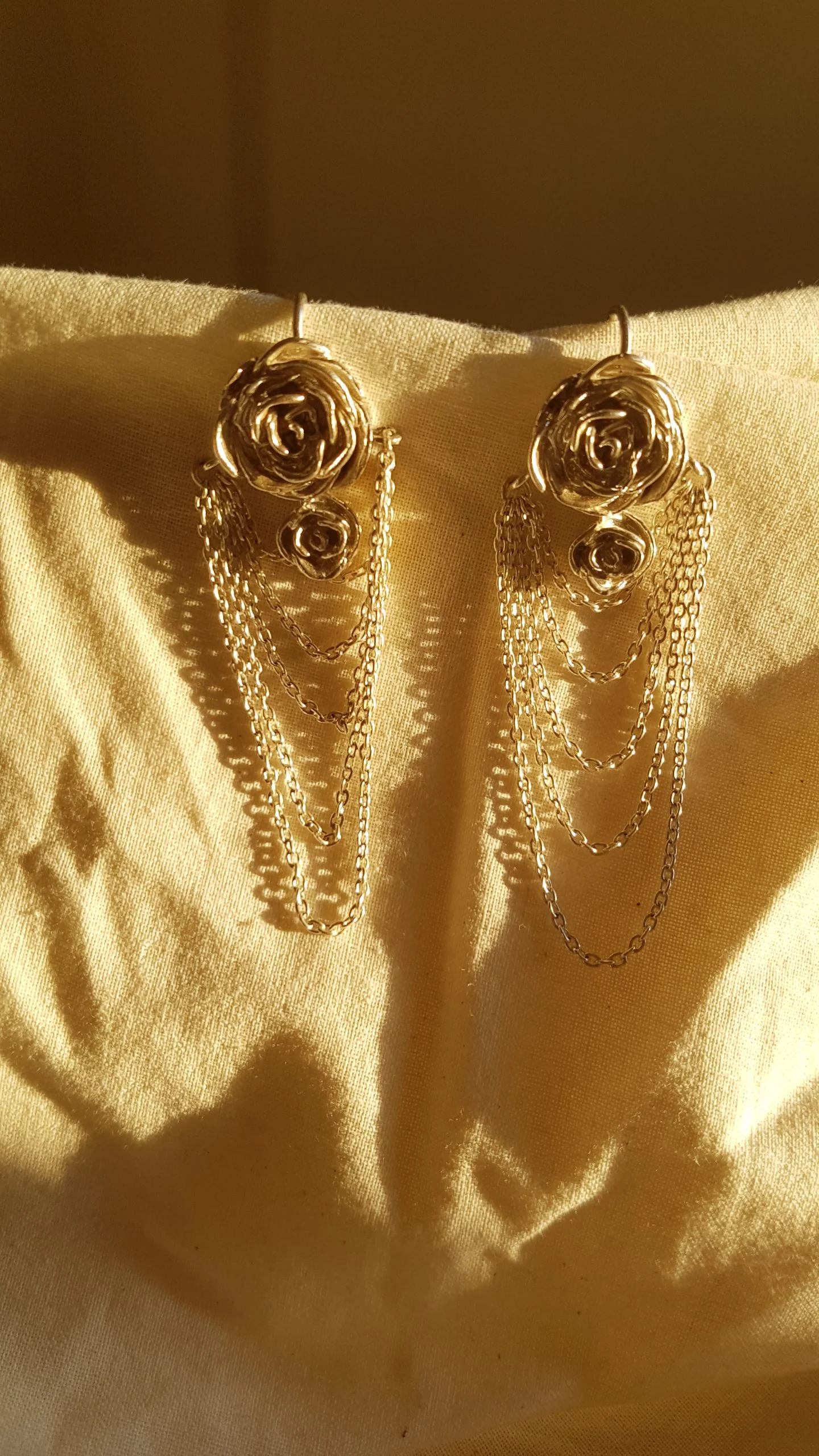 Pendientes largos con Rosas y cadenas