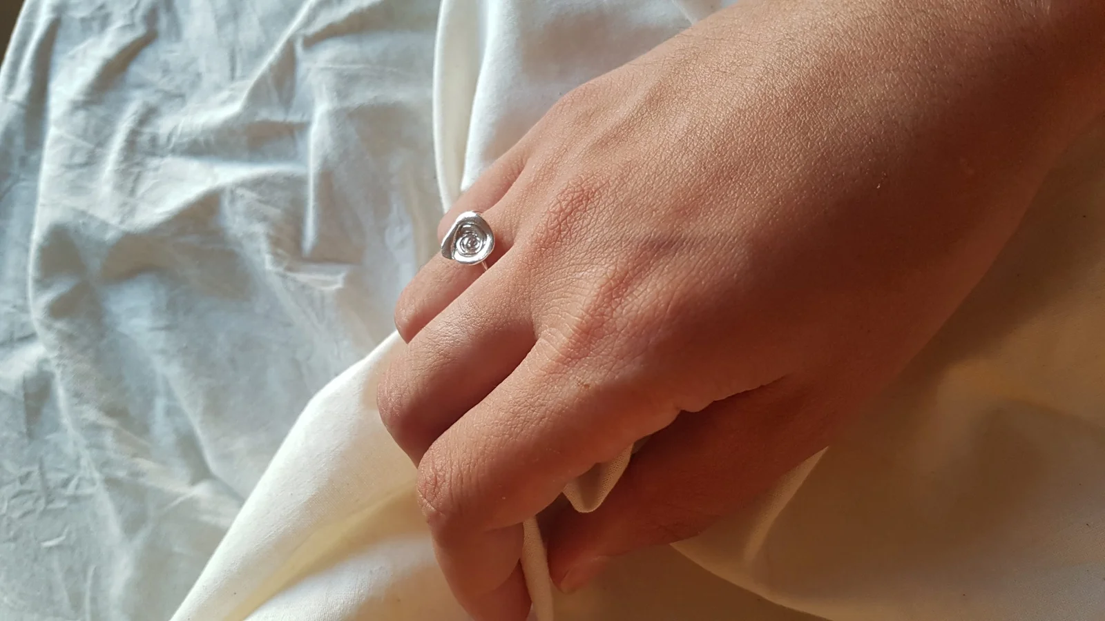 Anillo de plata rosita pequeña R9
