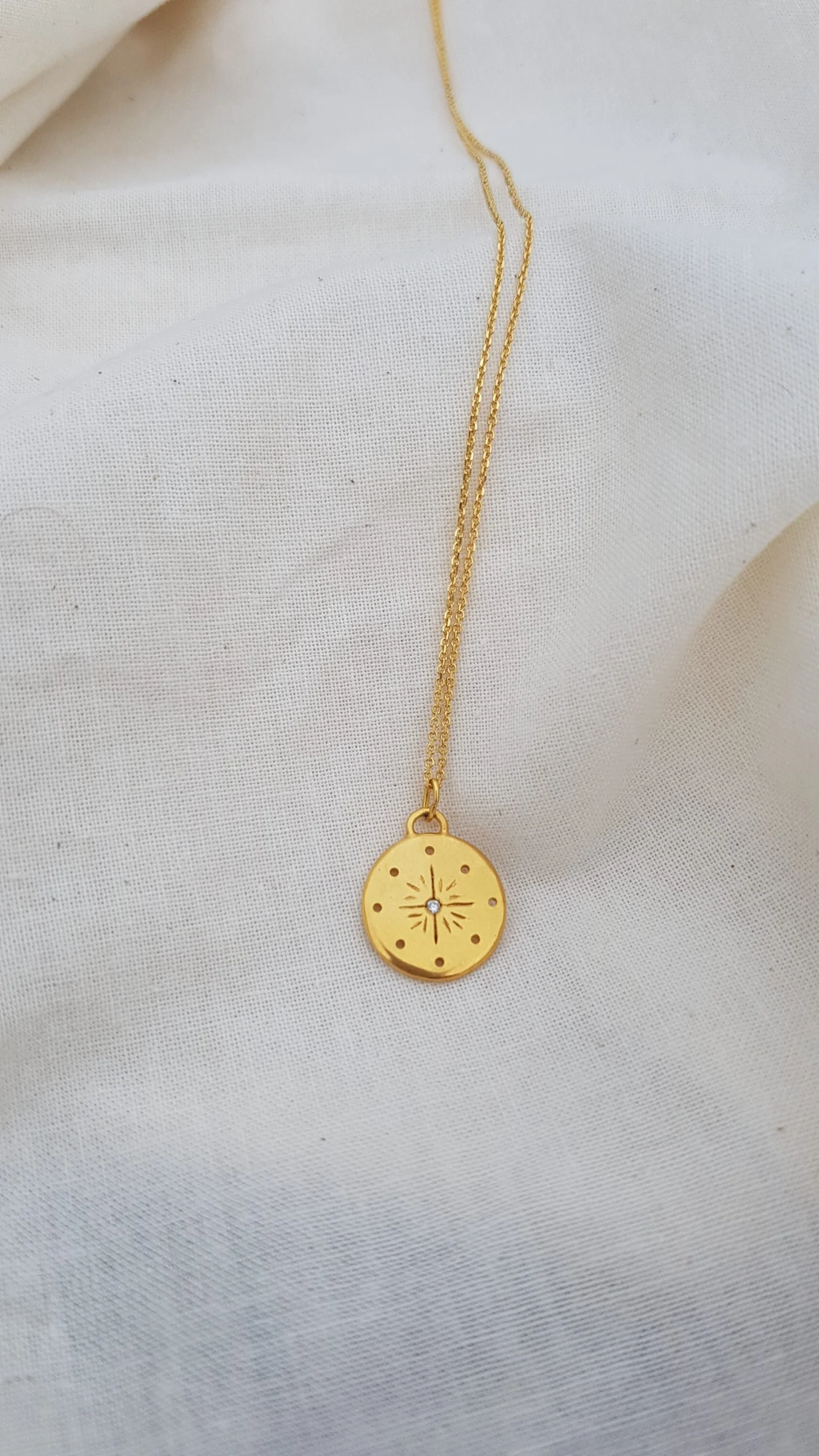 Colgante bañado en Oro codigo estrella con diamante