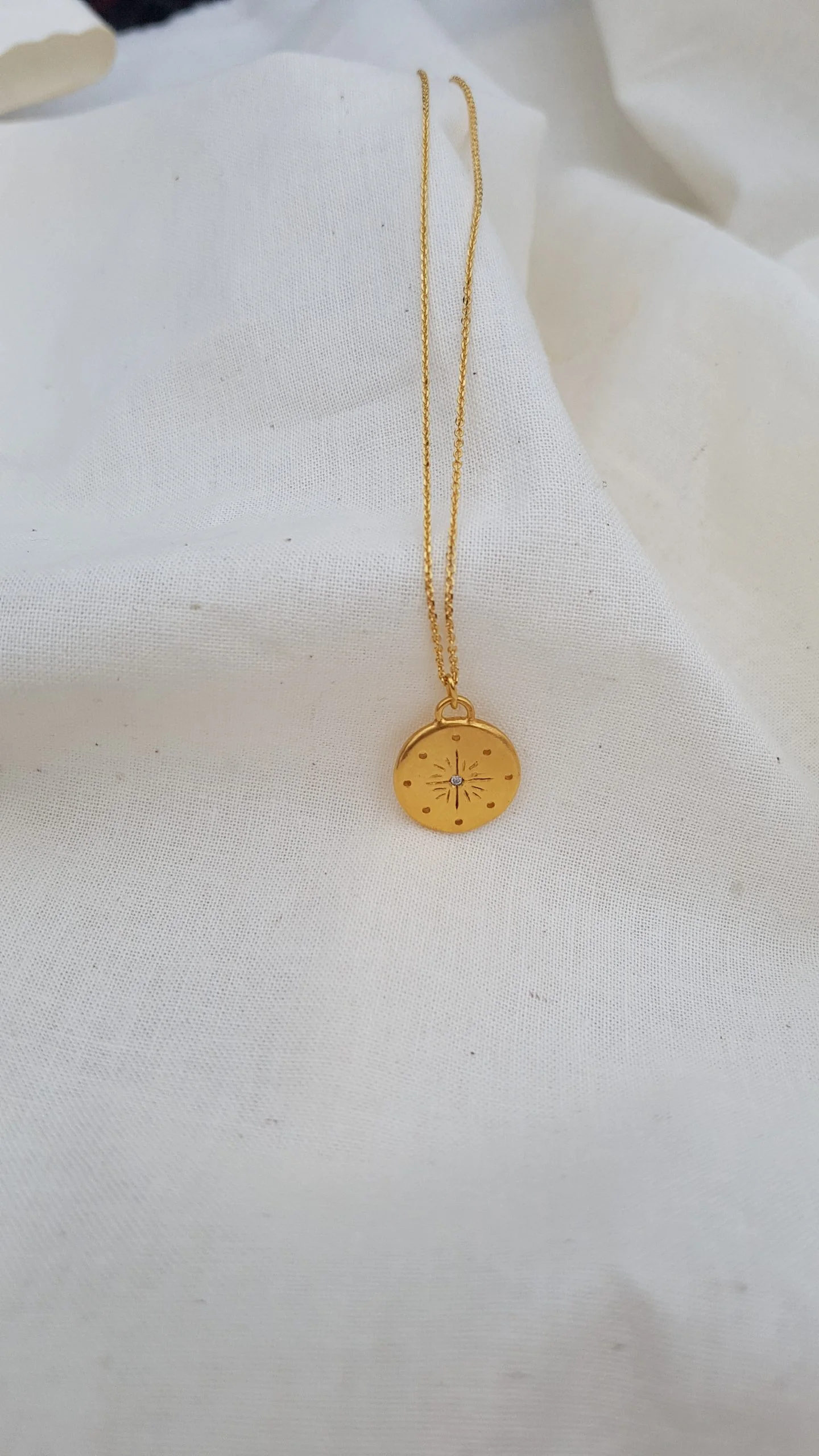 Colgante bañado en Oro codigo estrella con diamante