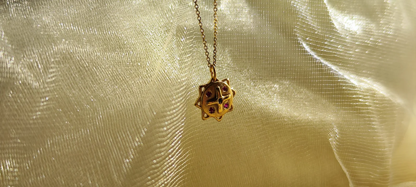 Colgante Llave de Saturno bañada en oro