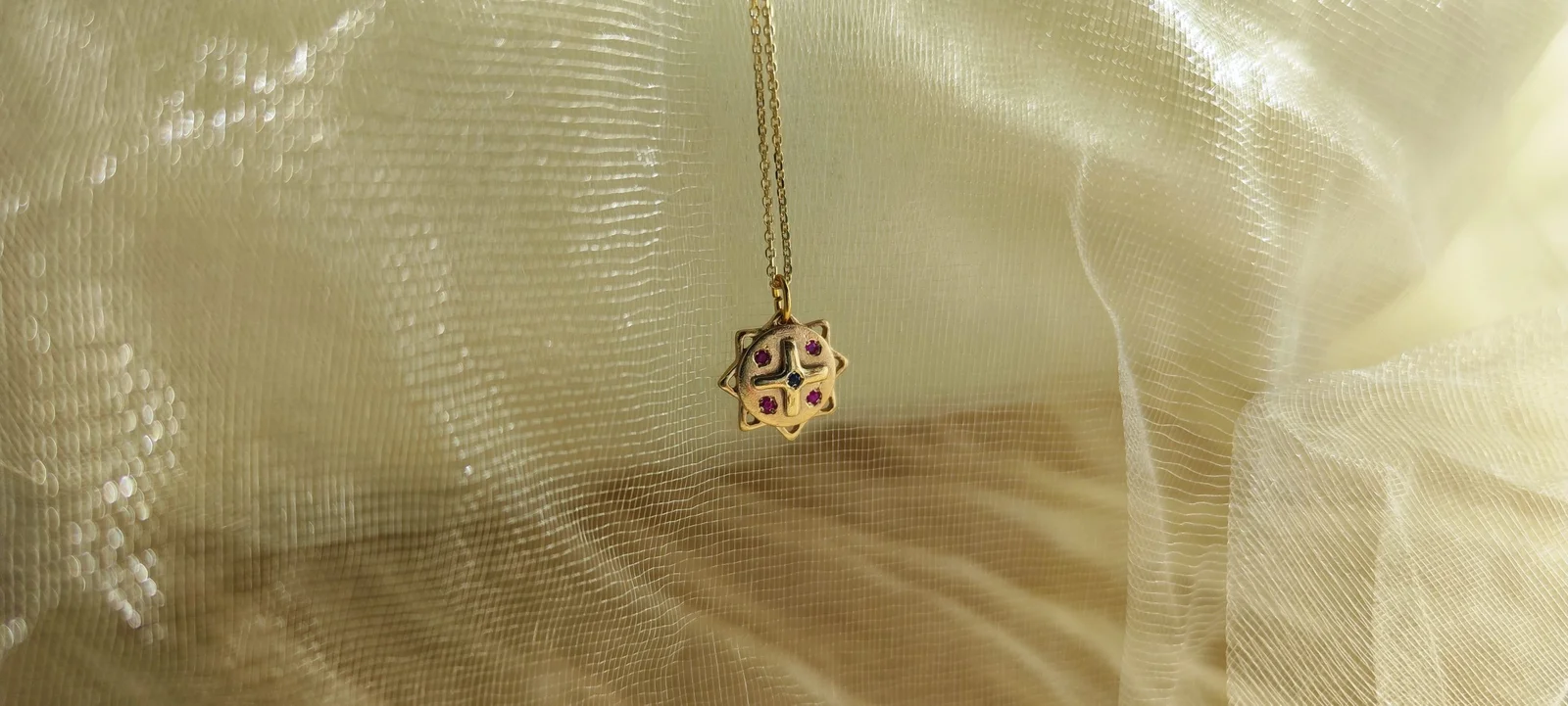 Colgante Llave de Saturno bañada en oro