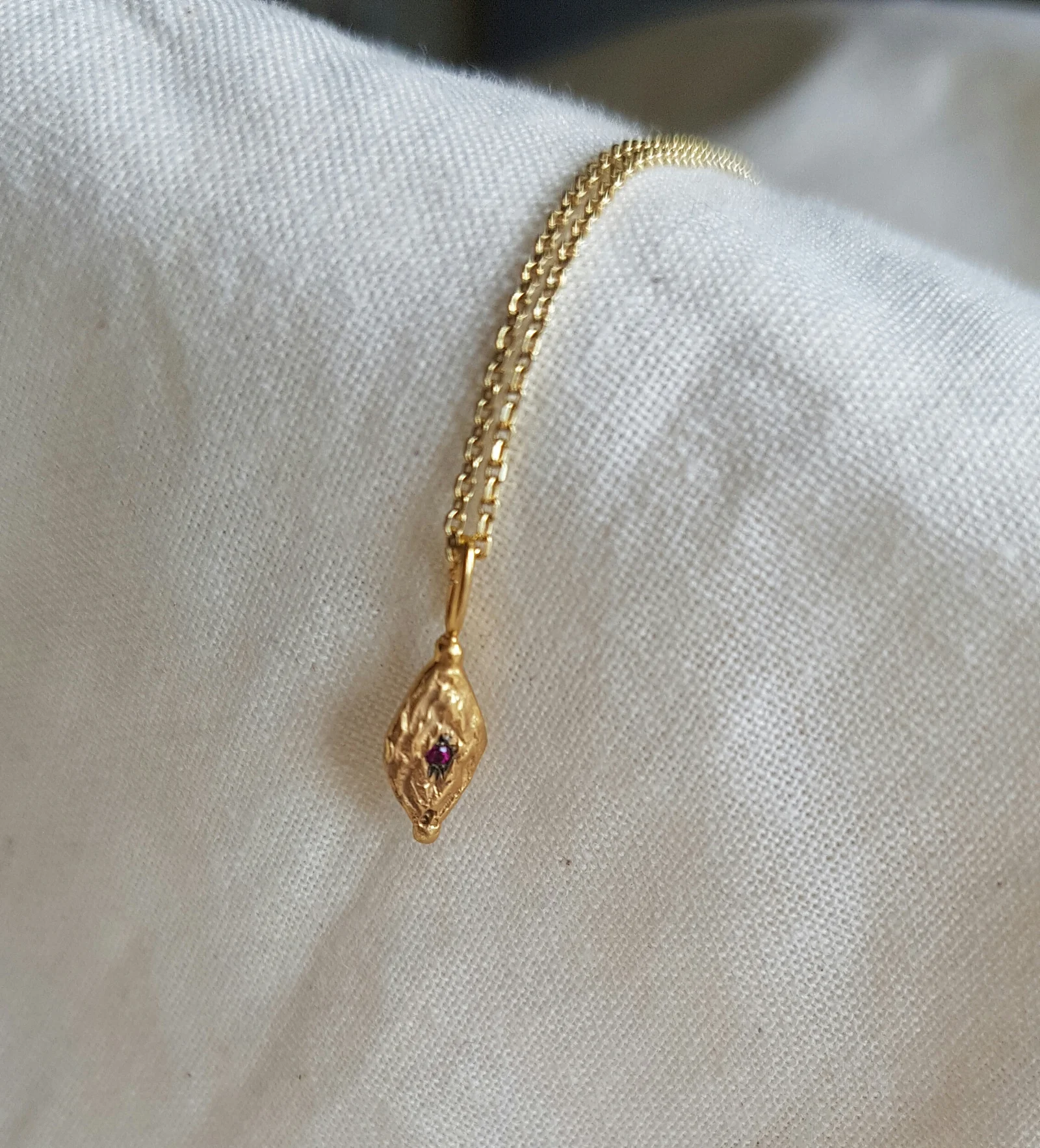 Código orgánico de la virgen 11 con rubí