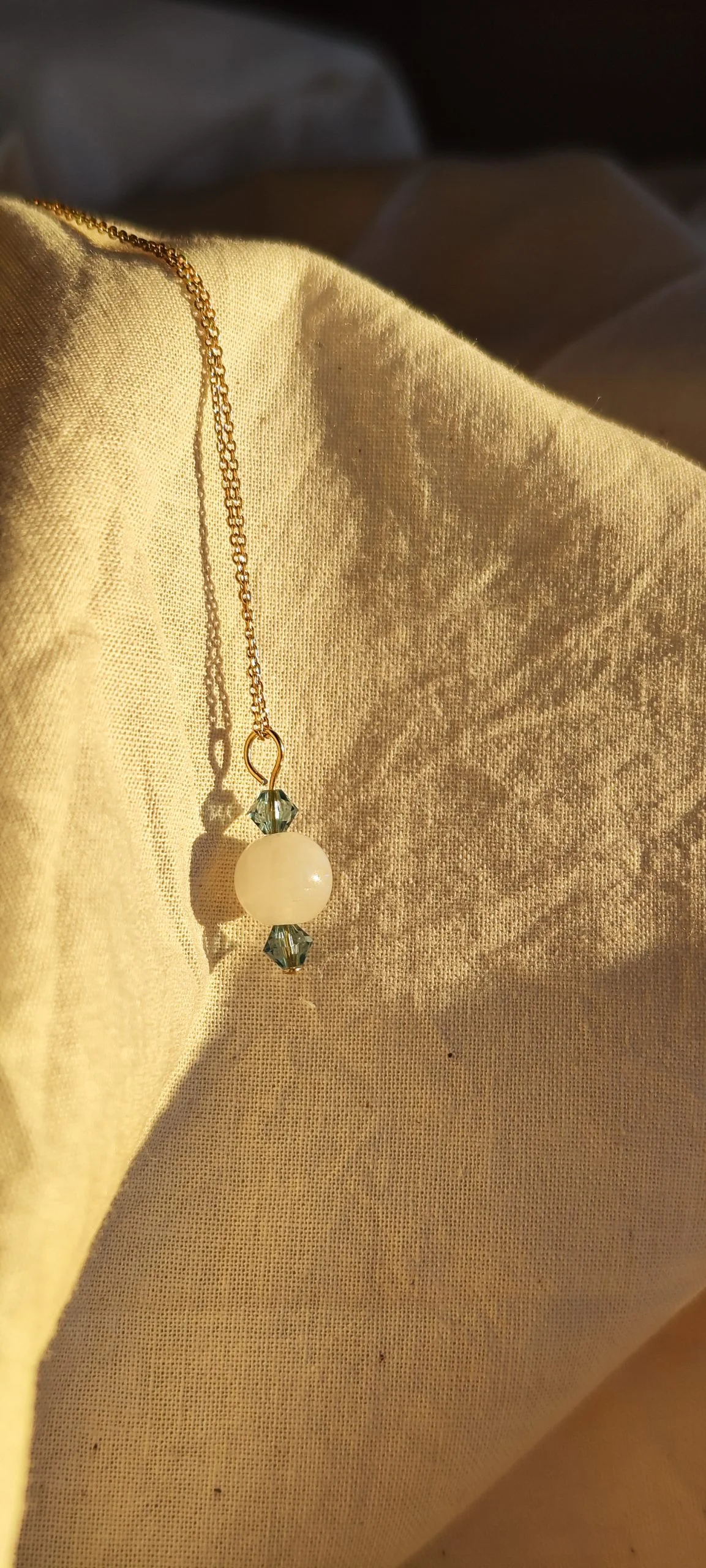 Colgante bola piedra luna y cristal