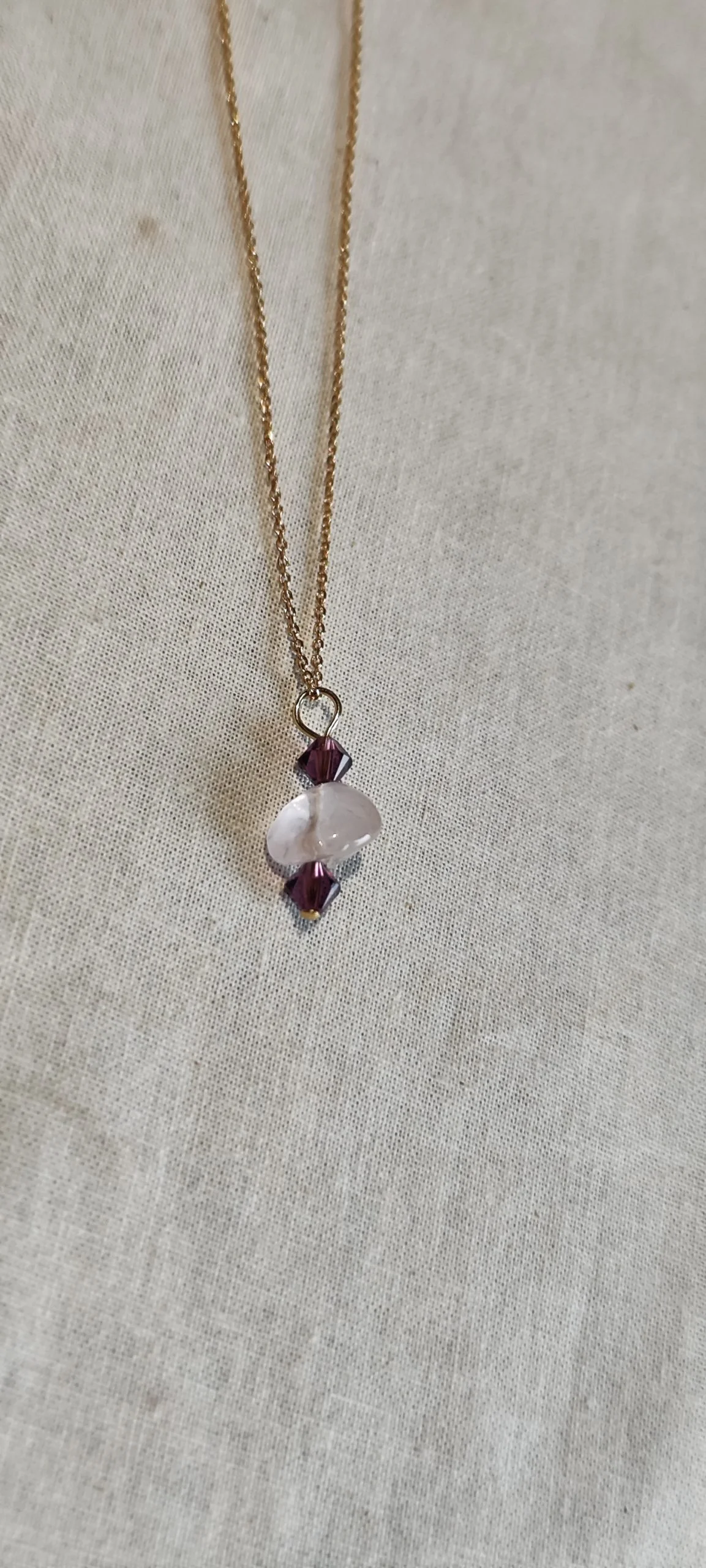 Colgante de cuarzo rosa y cristal 