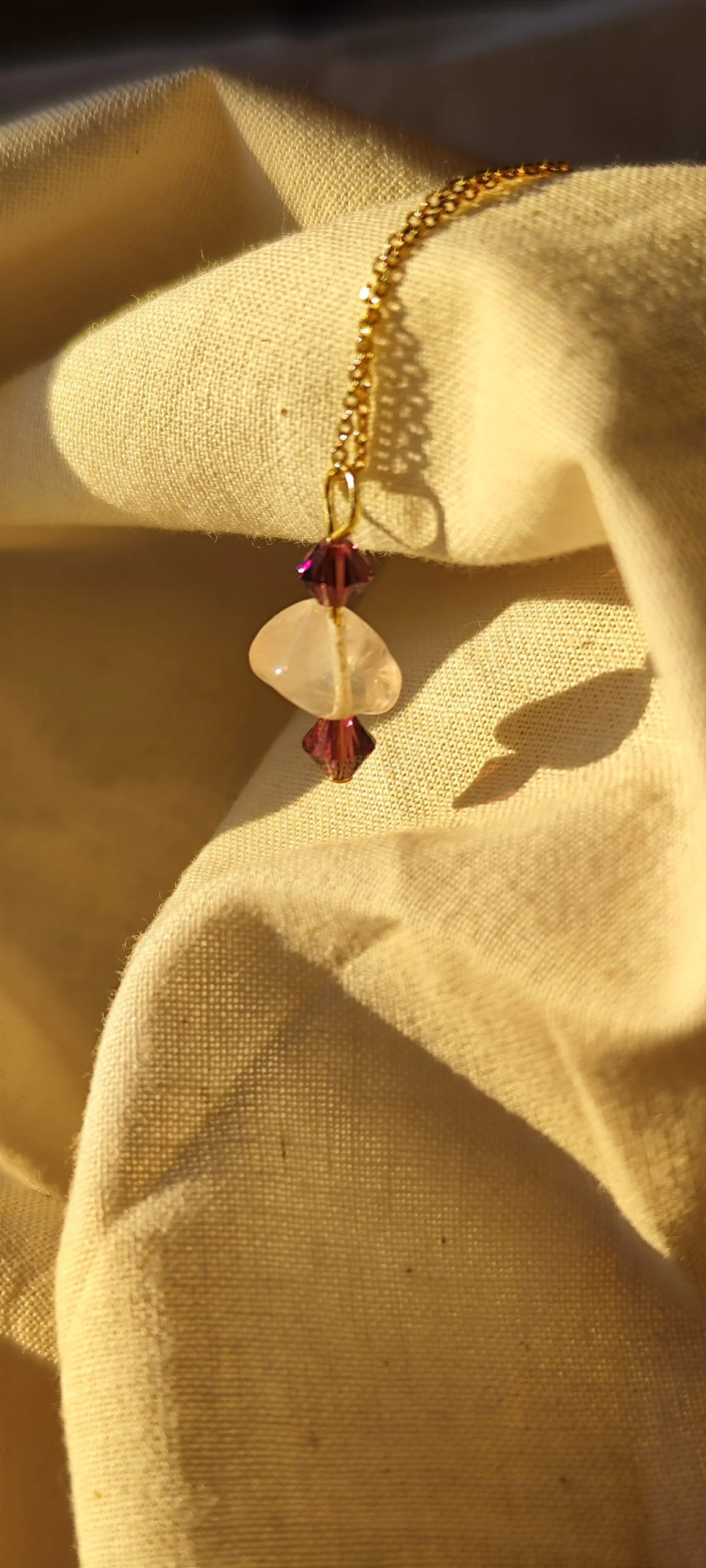 Colgante de cuarzo rosa y cristal