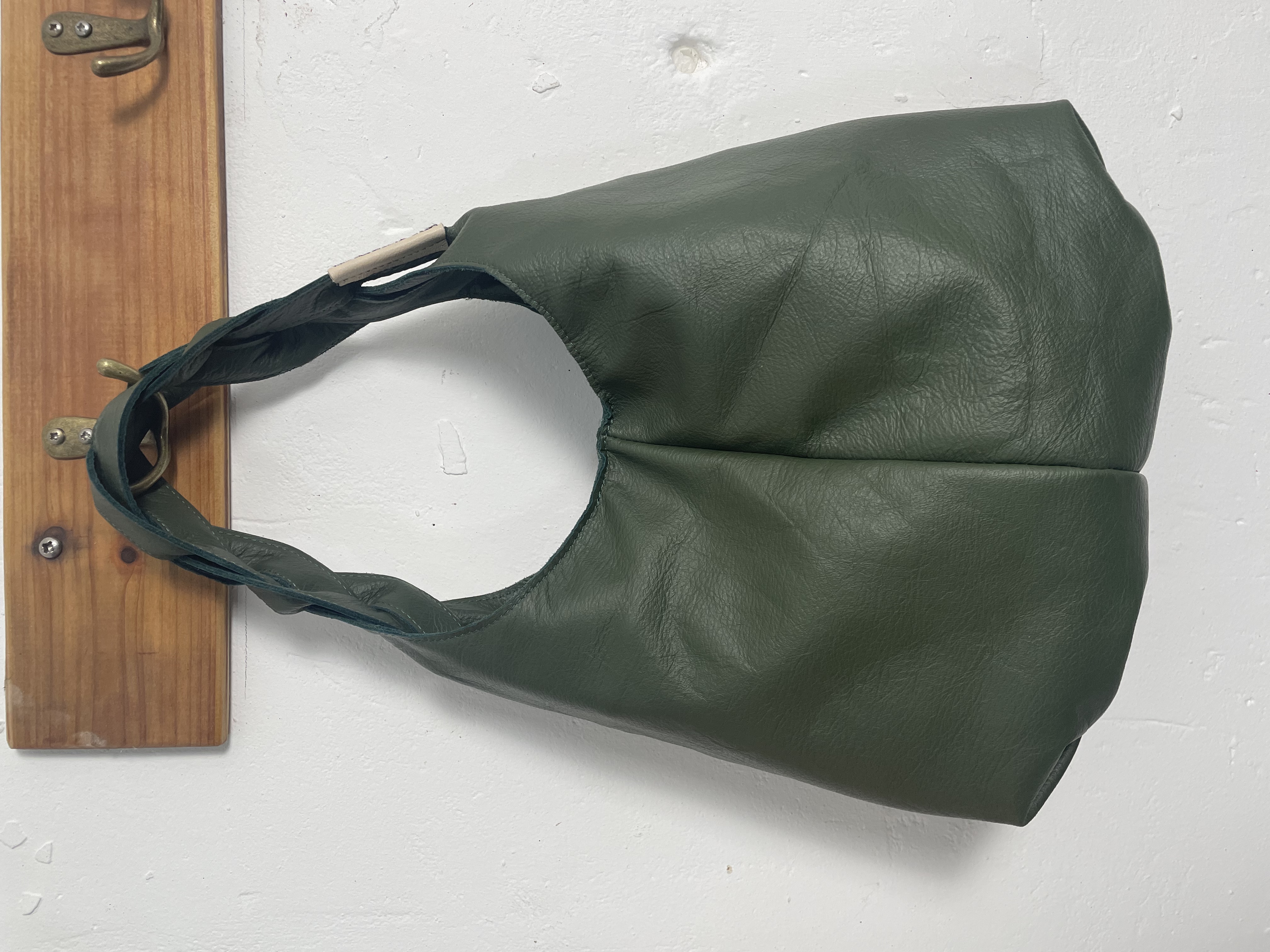 Sac cabas en cuir avec l'anse tressée 