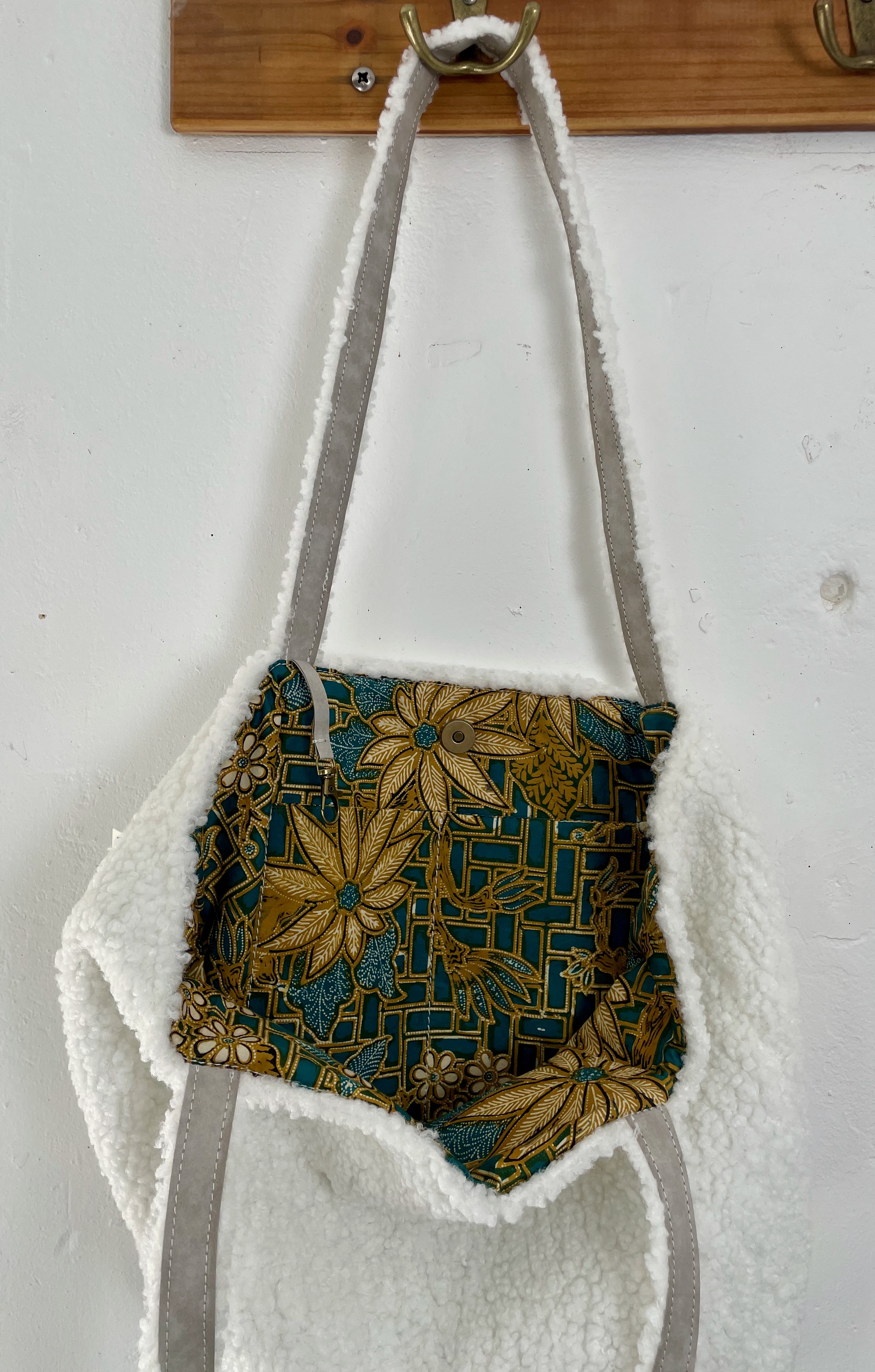 Grand cabas en 'moumoute' blanche