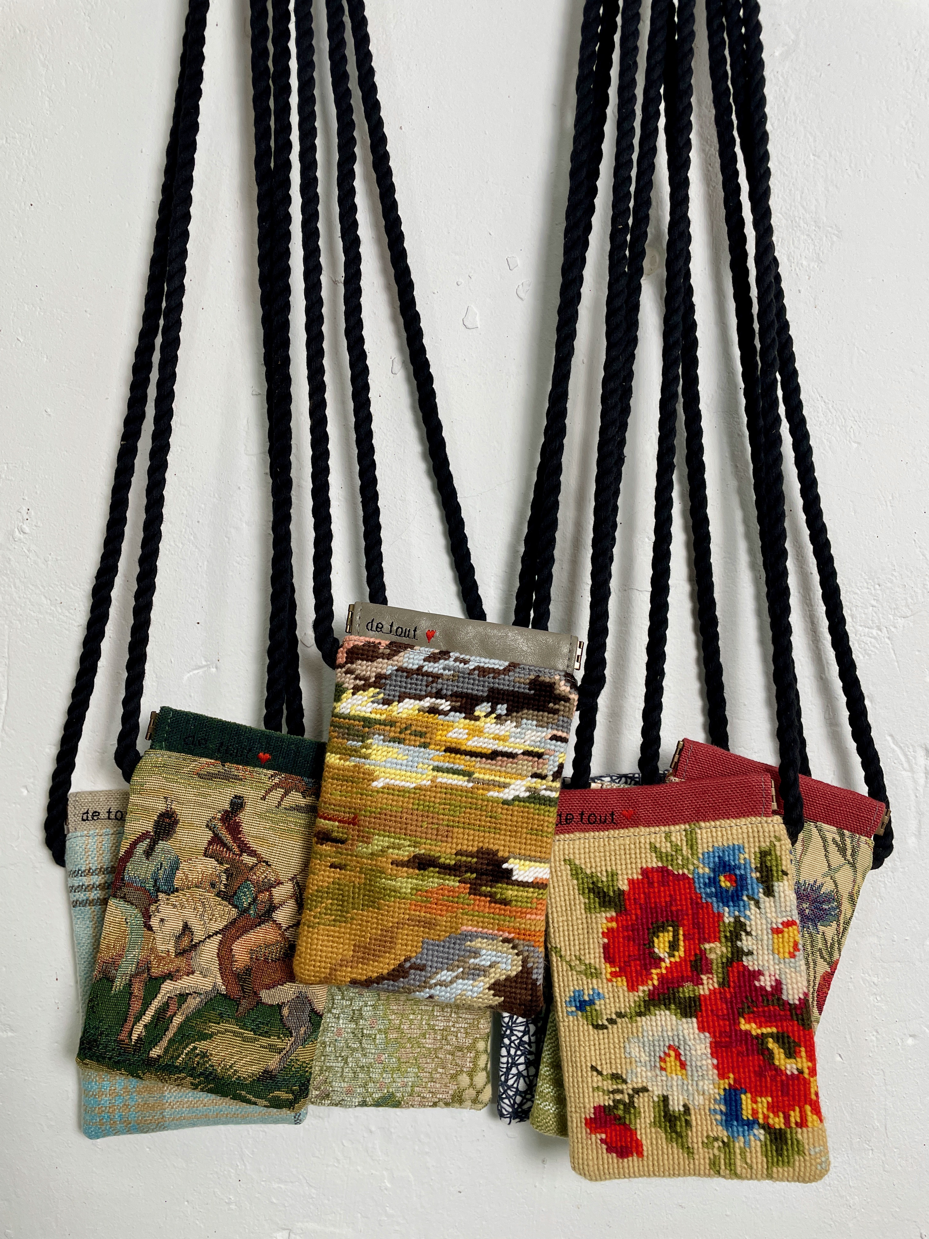 Pochette de téléphone en canevas