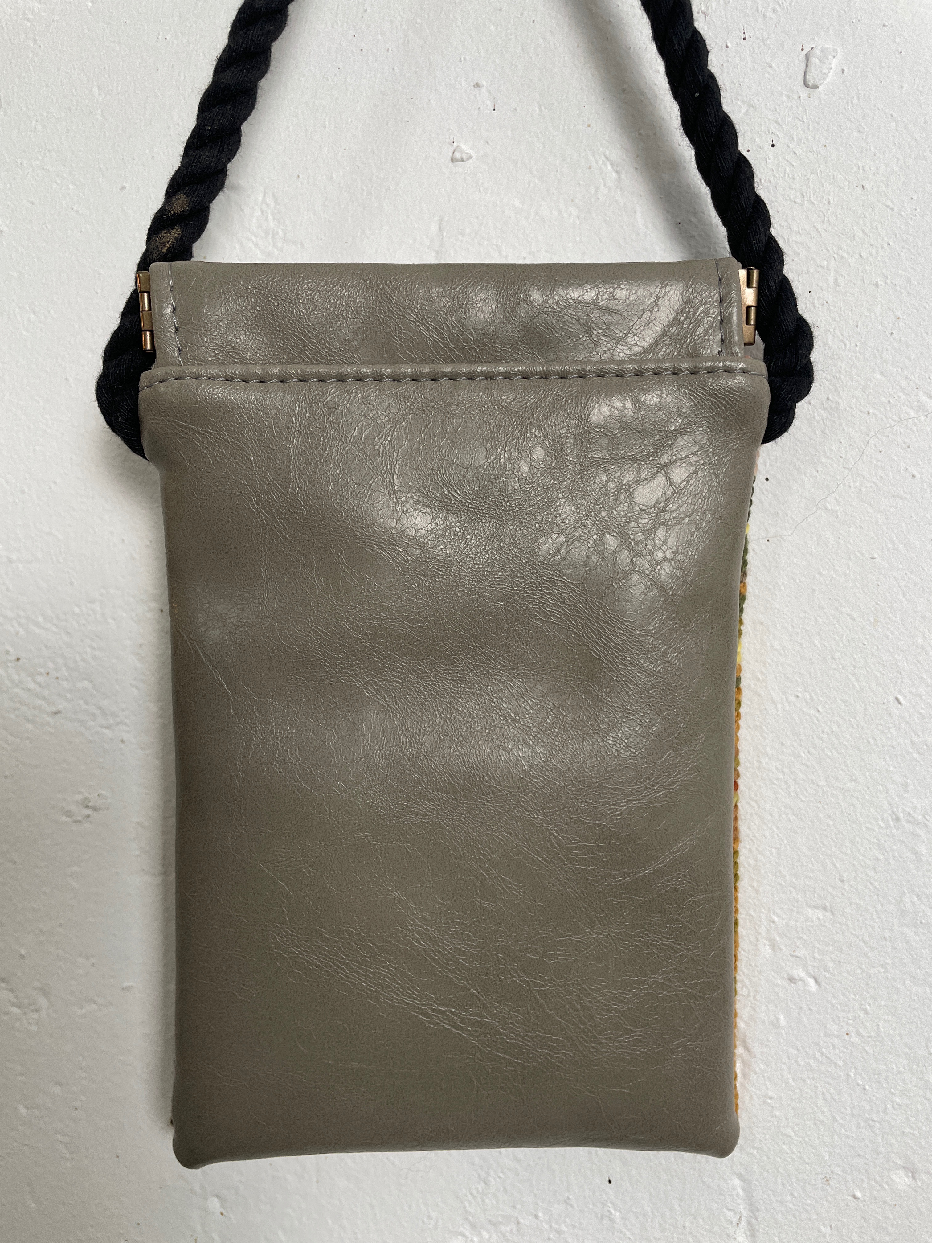 Pochette de téléphone en canevas