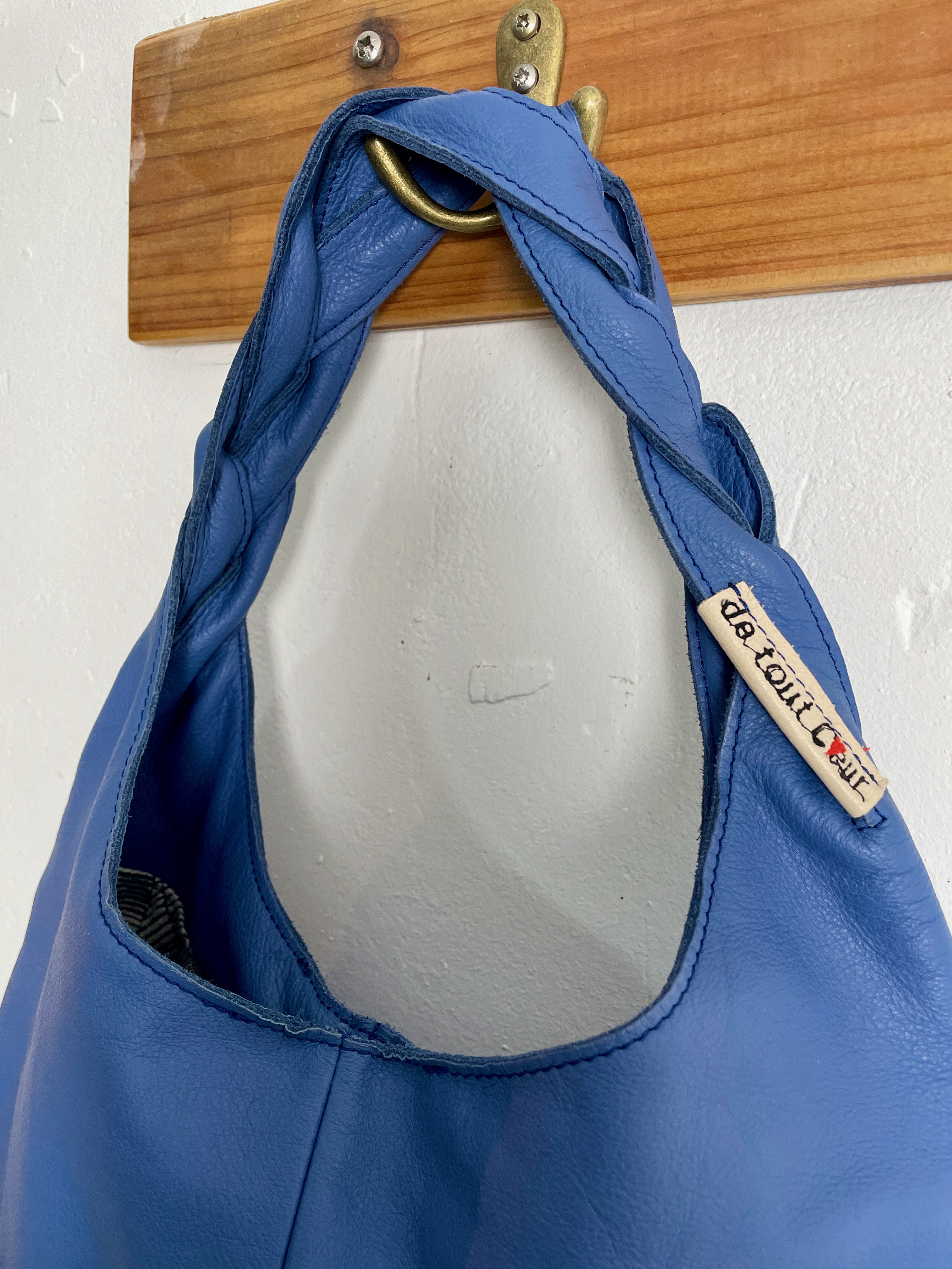 Sac cabas en cuir avec l'anse tressée 