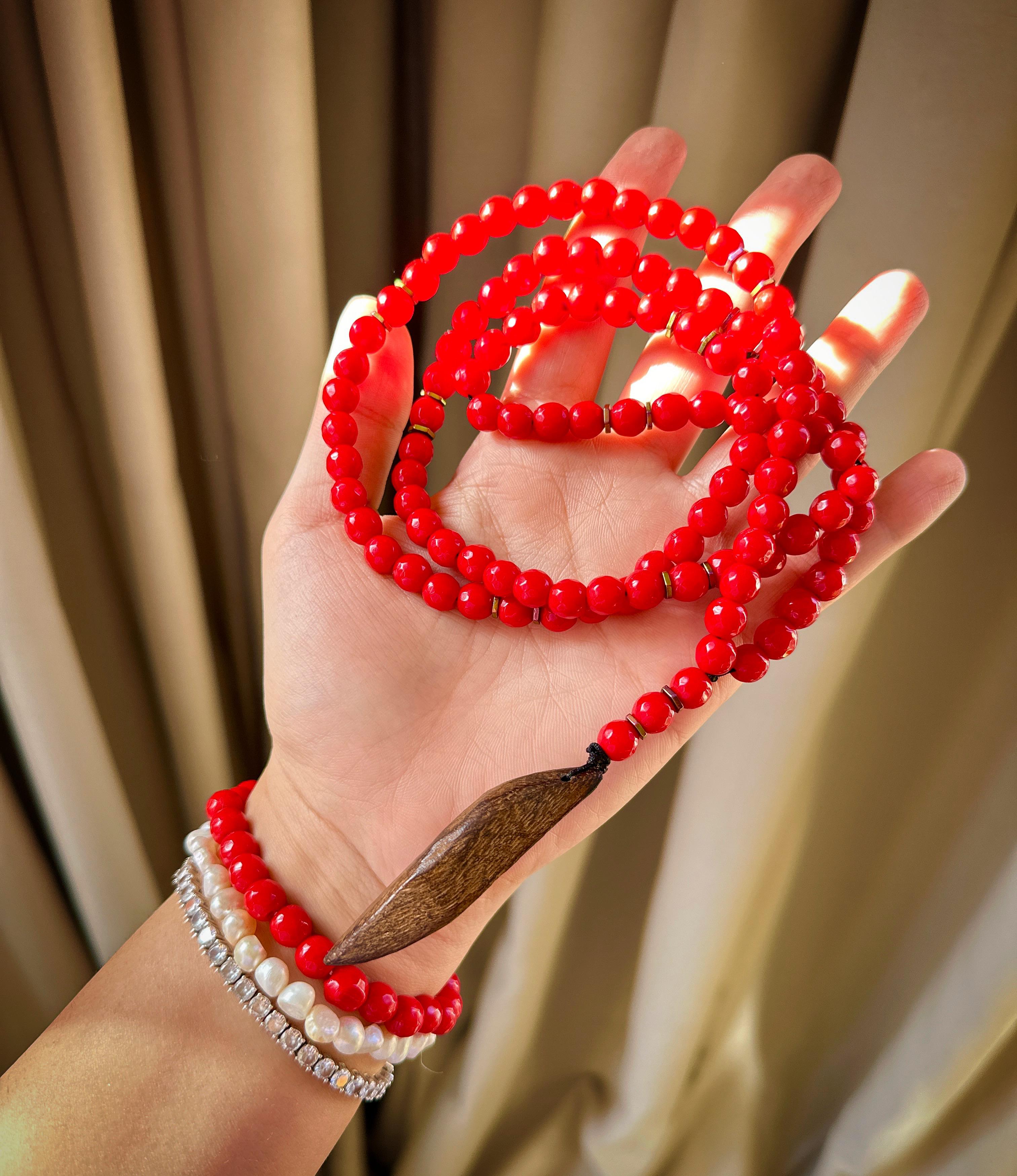 Collier de perles rouges