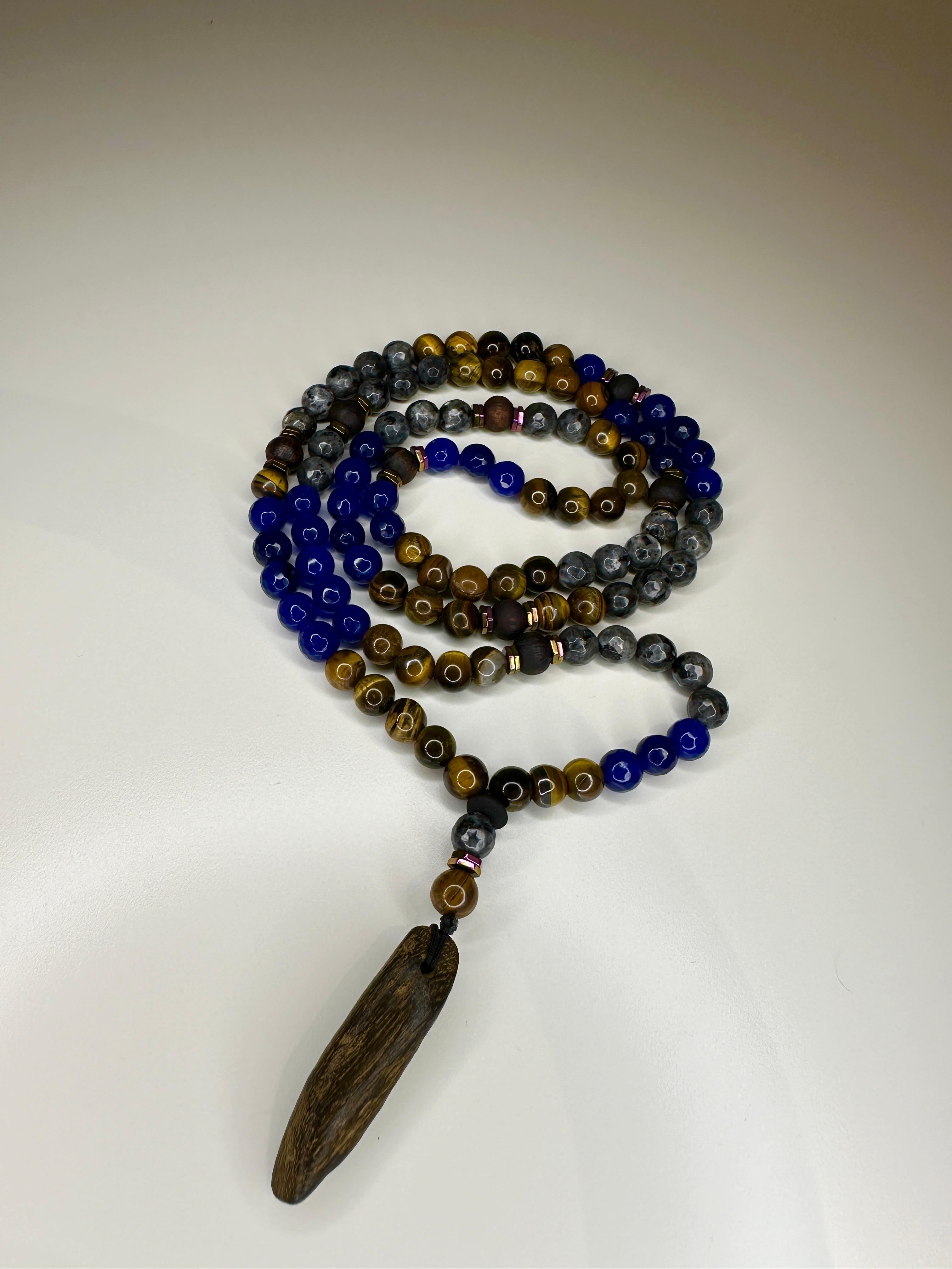 Chapelet Protection & Intuition – Oud Kmari, Agate Bleue, Labradorite Grise, Œil de Tigre & Pendentif Oud Kmari