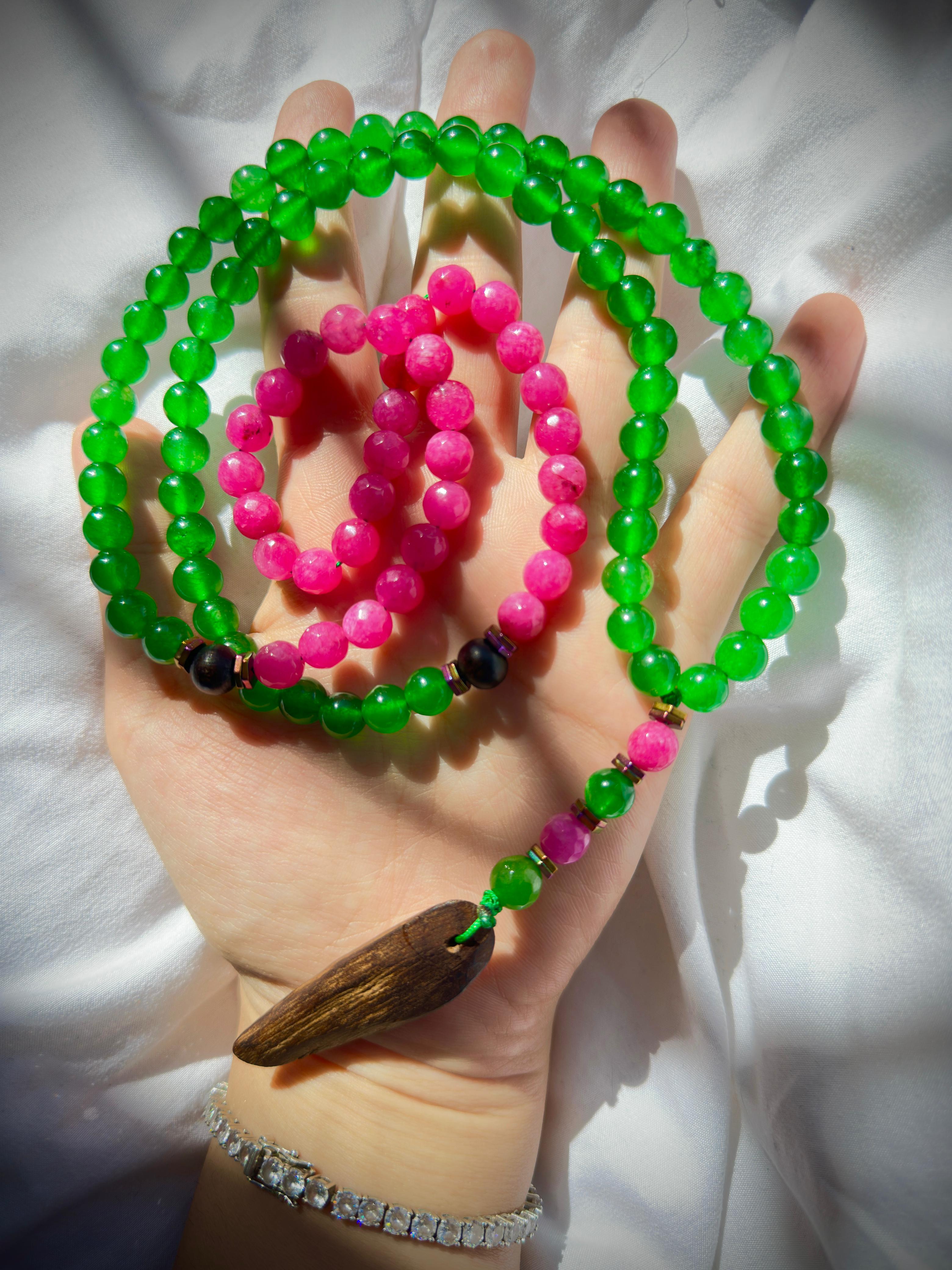 Chapelet Sérénité & Harmonie – Oud Kmari, Agate Rose, Émeraude & Pendentif en Bois Oud Kmari