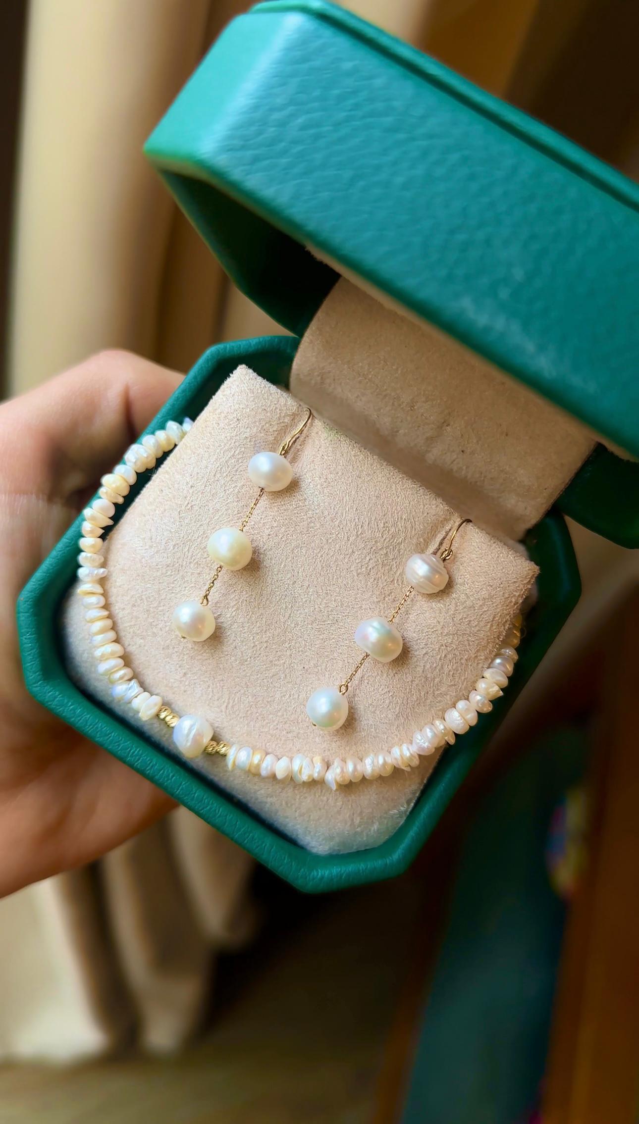 Charme et Élégance : Chaine avec Fermoir et Perle en Or & Boucles d'Oreille en Pierre de Culture