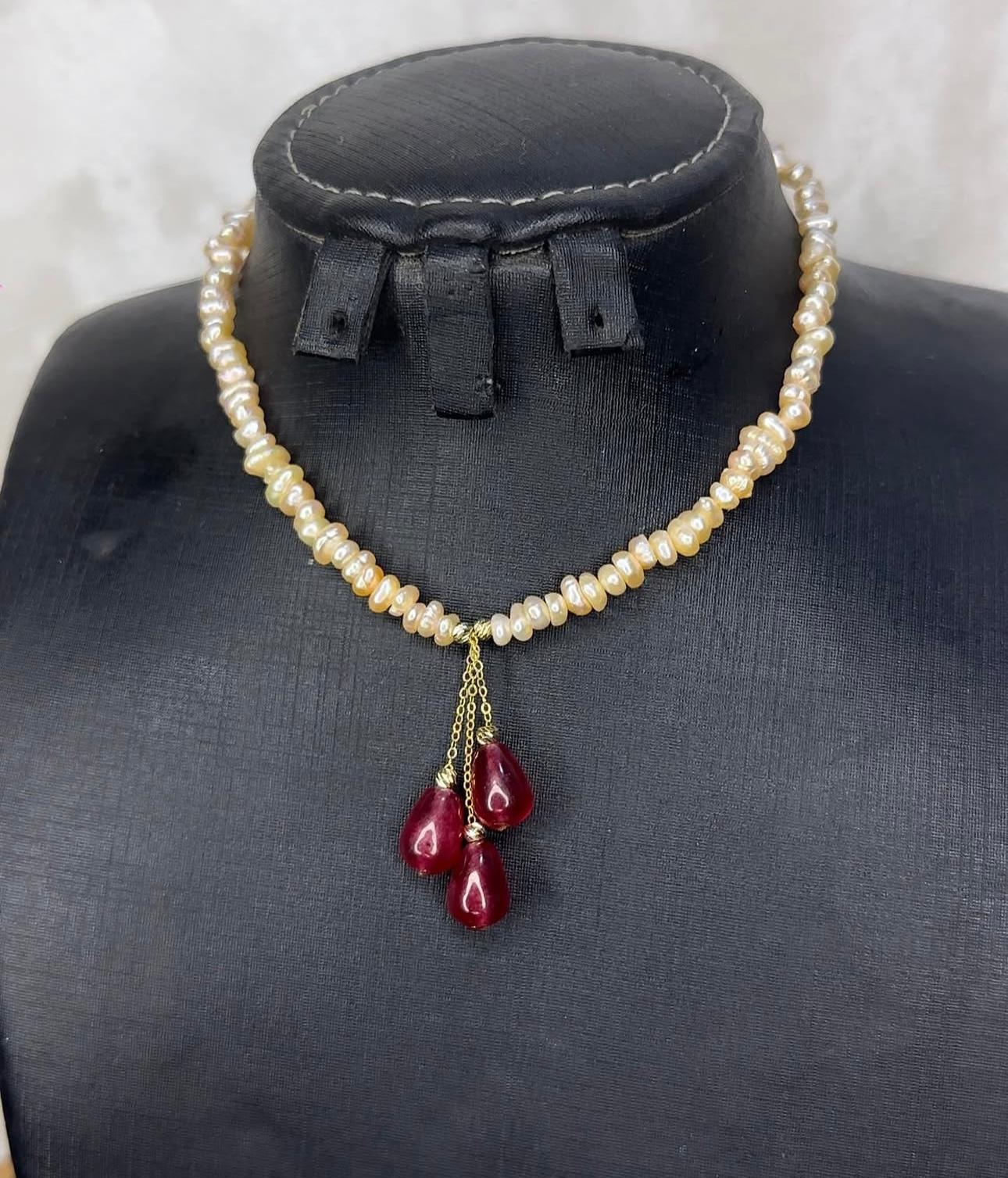 Chaine Luxe Éternel : Rubis, Perle de Culture et Perle en Or 18K