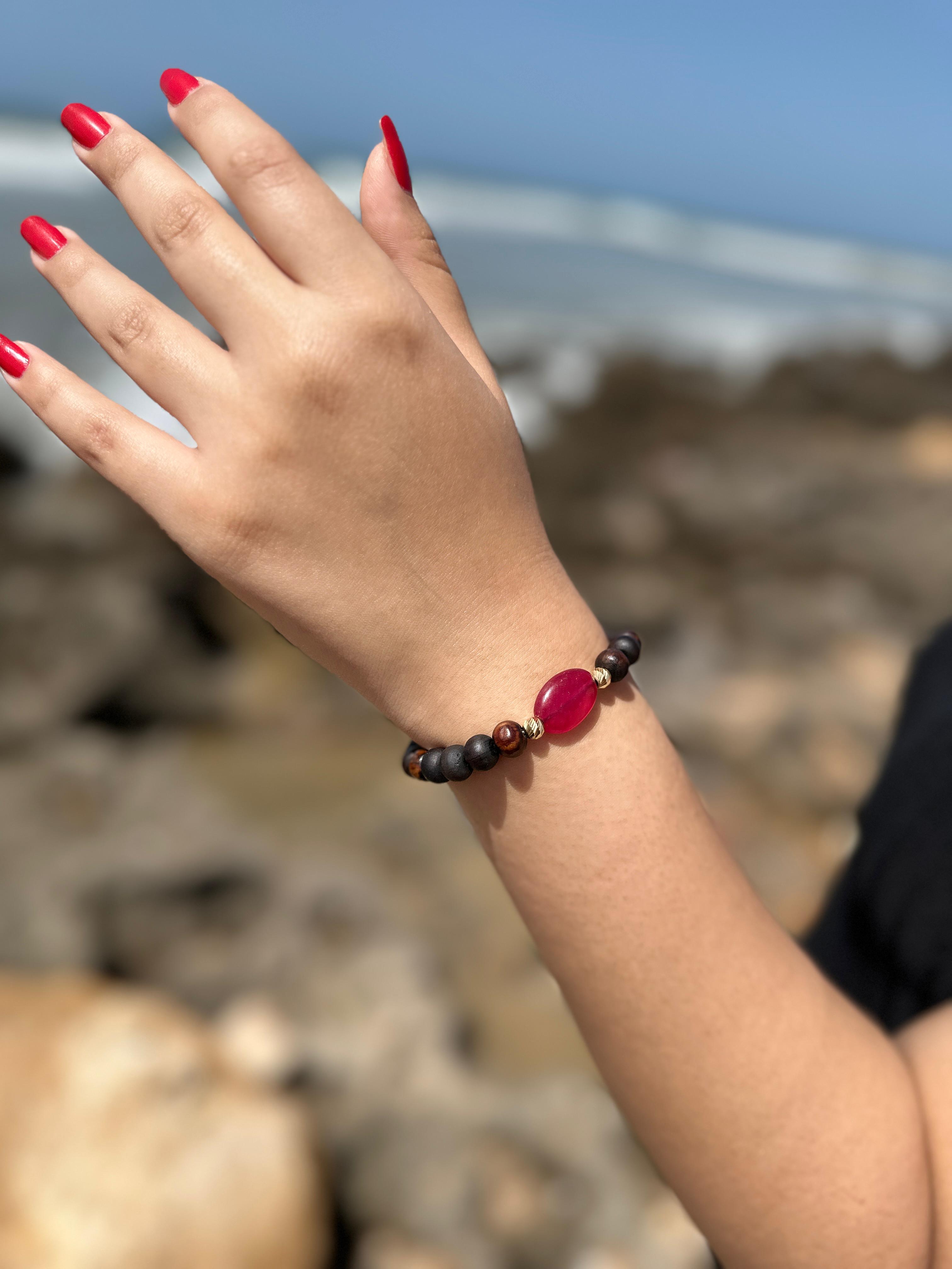 Bracelet en Perle Oud Kmari avec Pendentif Rubis et Perles en Or – Luxe Intemporel