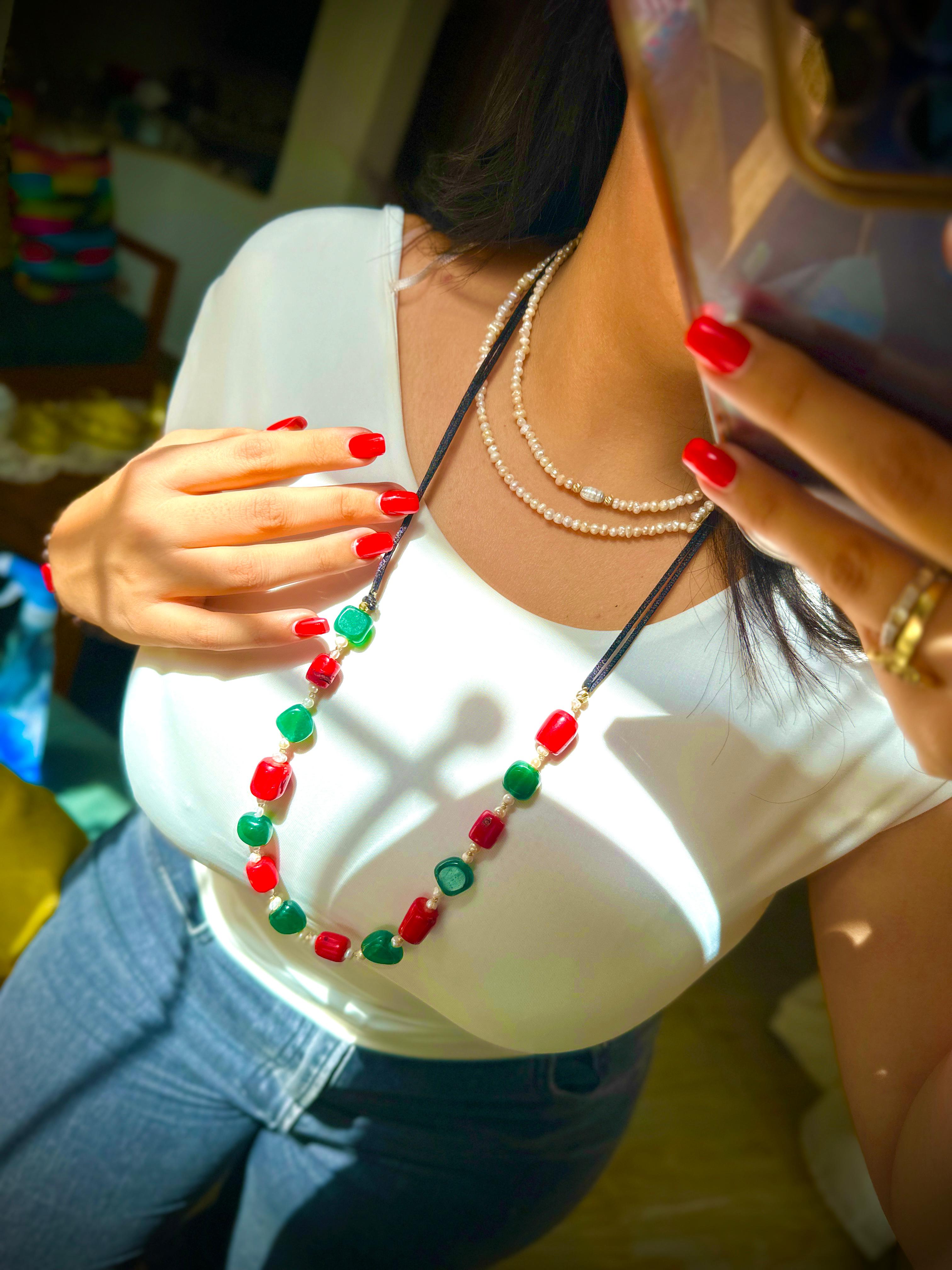 Chaîne Prestige & Élégance – Rubis, Émeraude, Perles de Culture & Or 18K