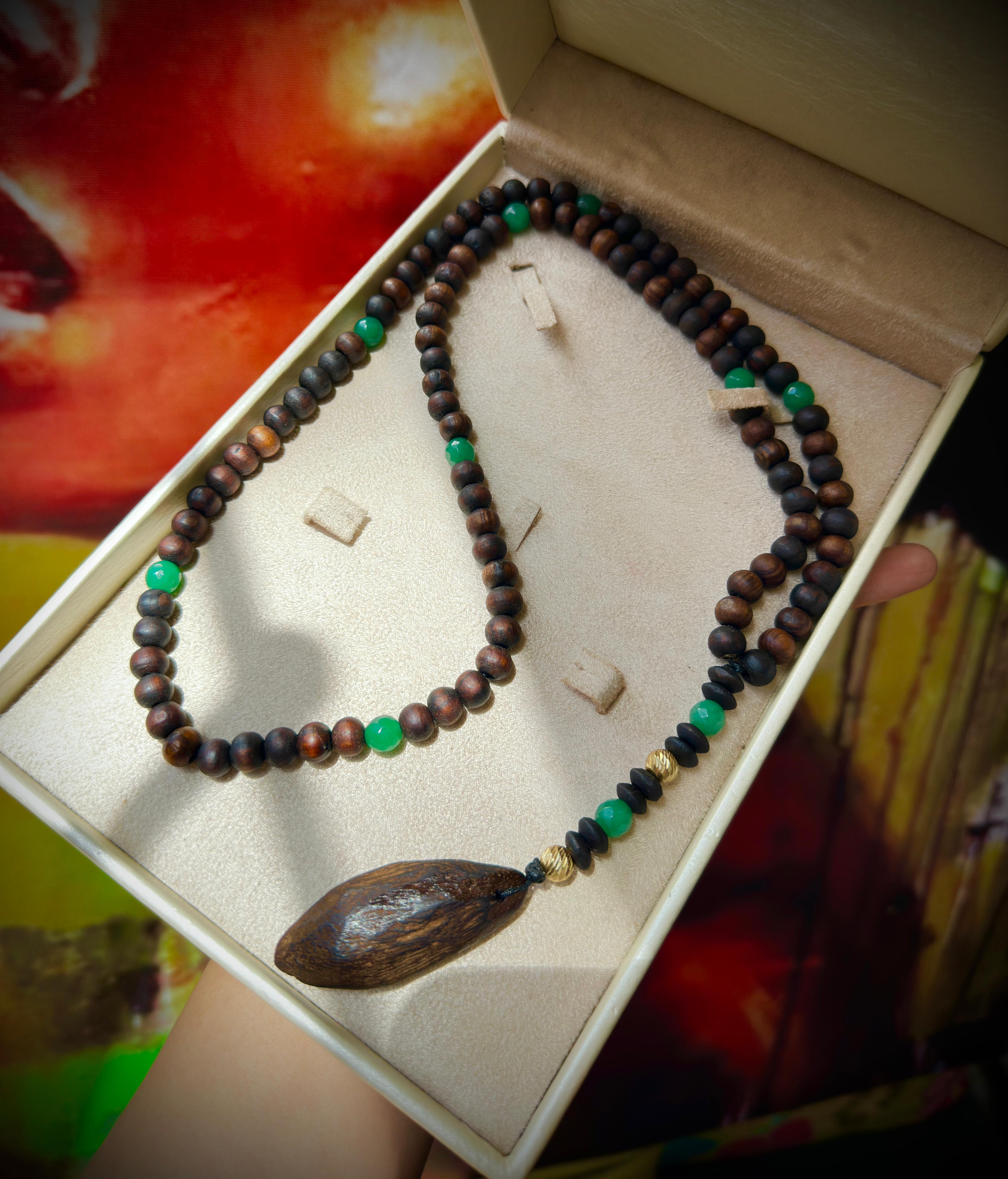 Chapelet Prestige & Spiritualité – Oud Kmari, Émeraude & Or 18K