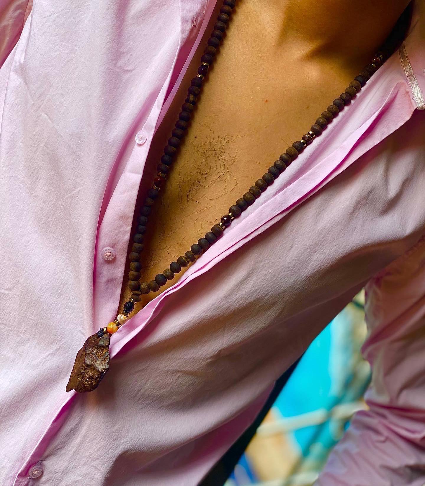 Chapelet Lumière & Abondance – Oud Kmari, Citrine, Opale Blanche, Ombre & Pendentif en Bois Oud Kmari