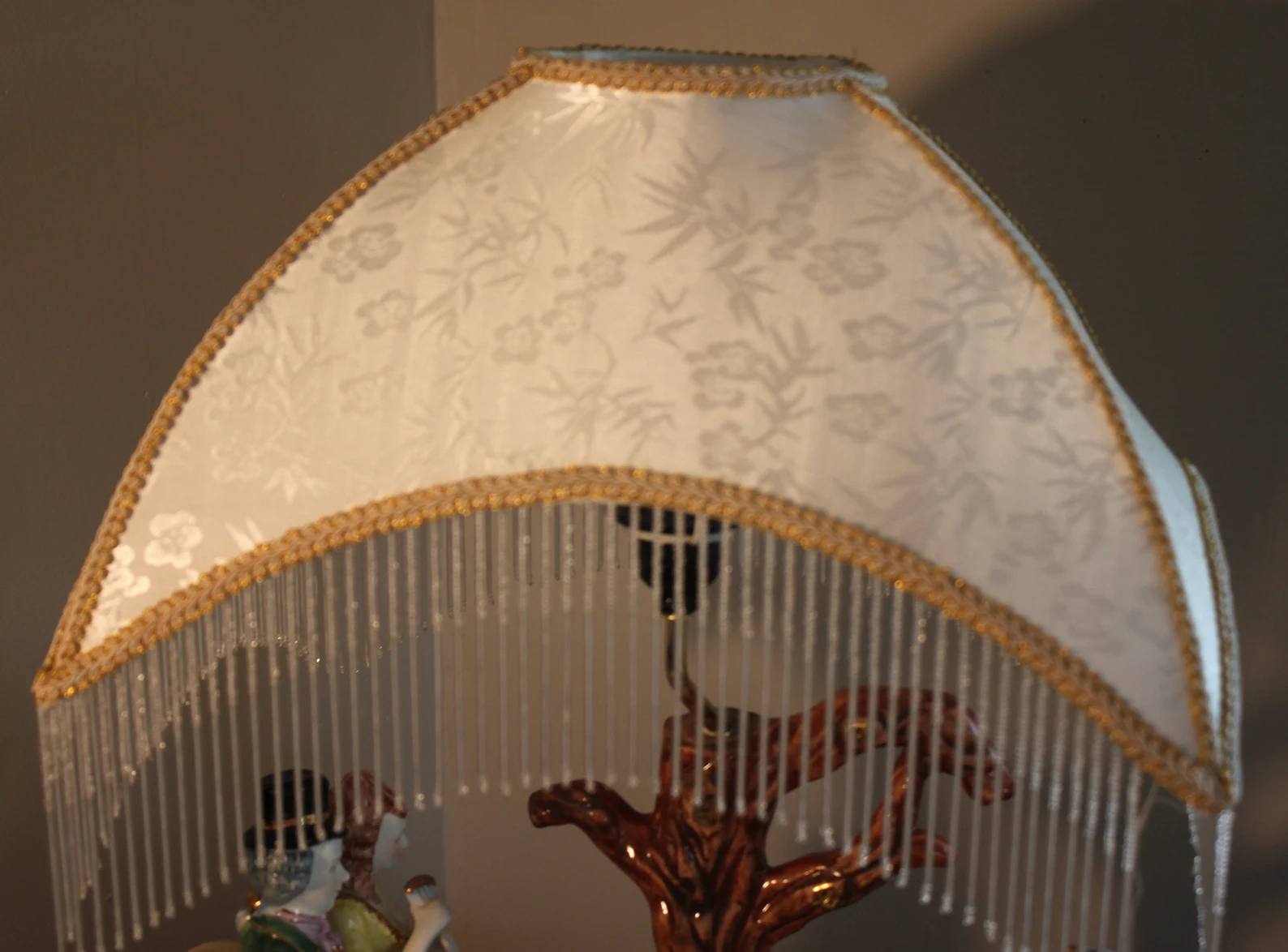 CAPODIMONTE Royal carriage and Victorian couple lamp CIRCA 1960s