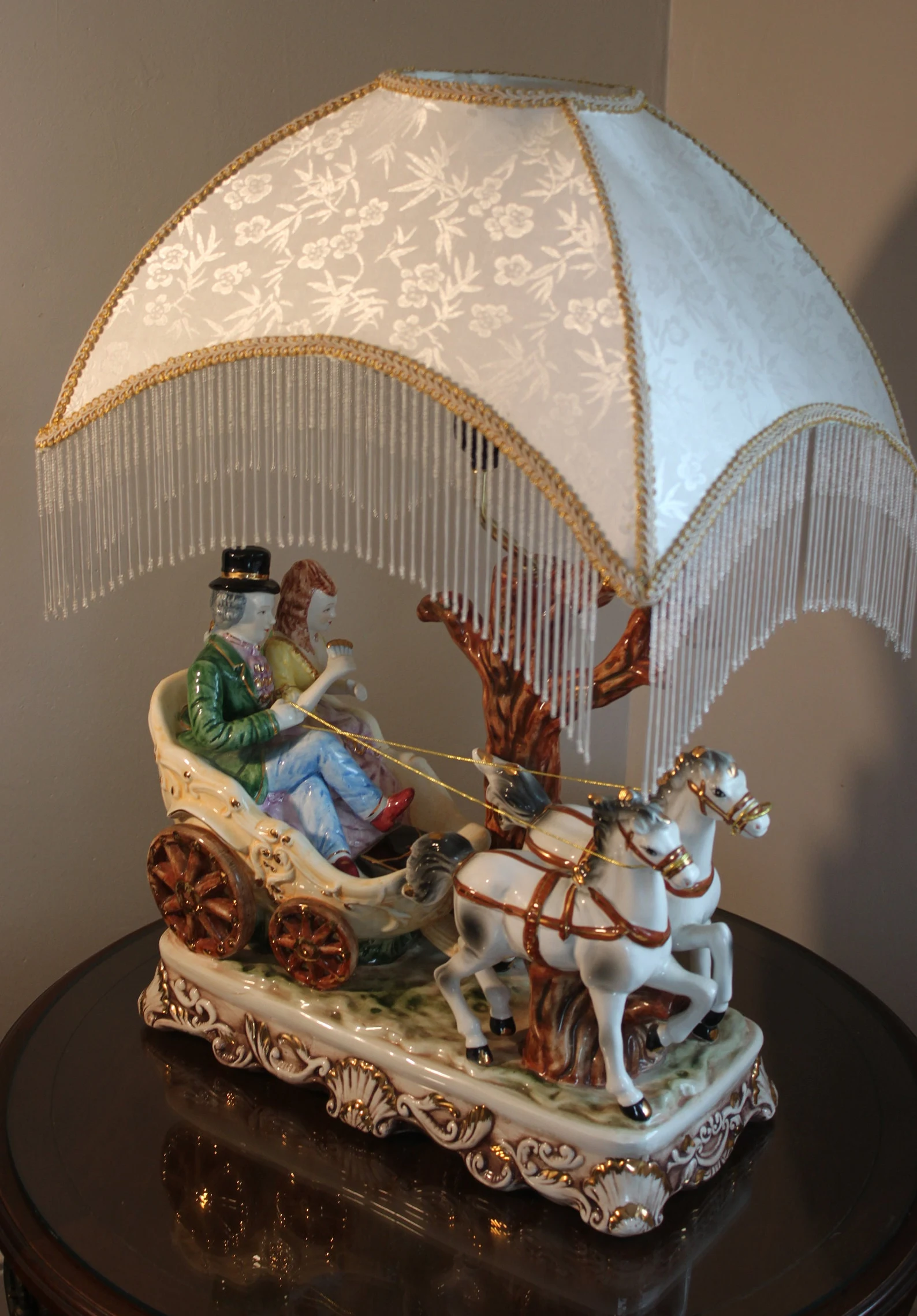 CAPODIMONTE Royal carriage and Victorian couple lamp CIRCA 1960s