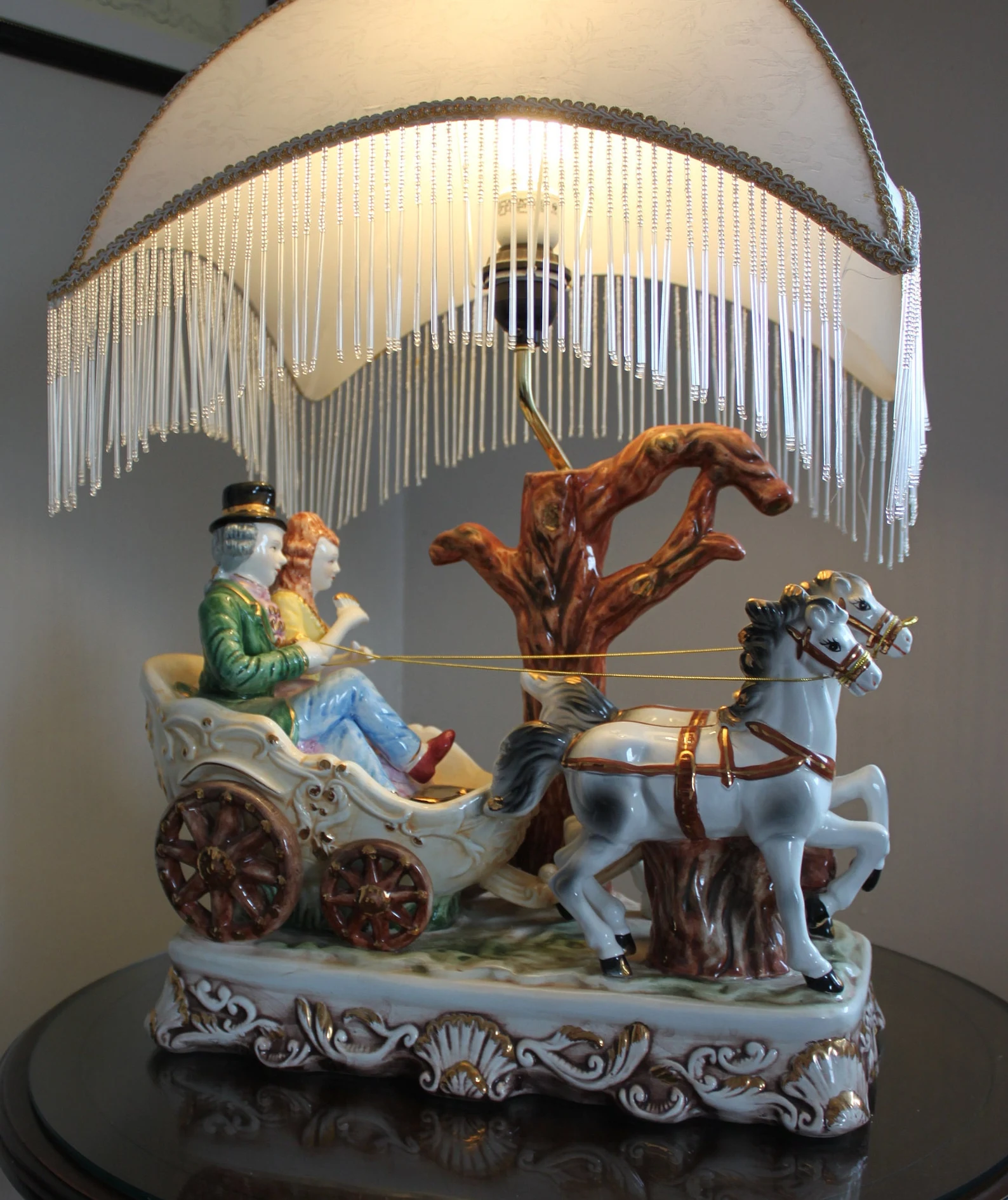 CAPODIMONTE Royal carriage and Victorian couple lamp CIRCA 1960s