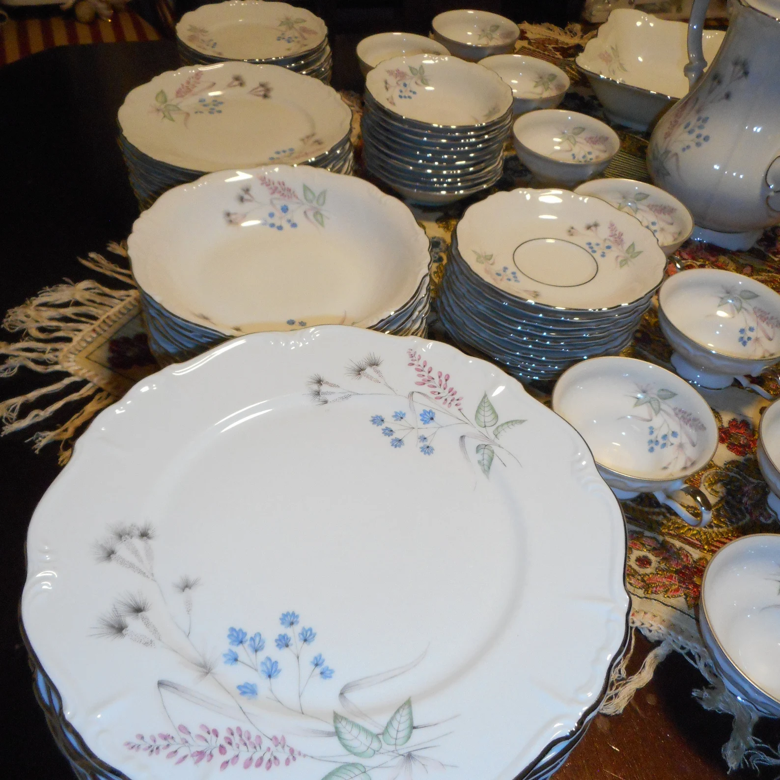 EDELSTEIN Bavaria maria theresia Belcrest Dinner Set CIRCA 1950s