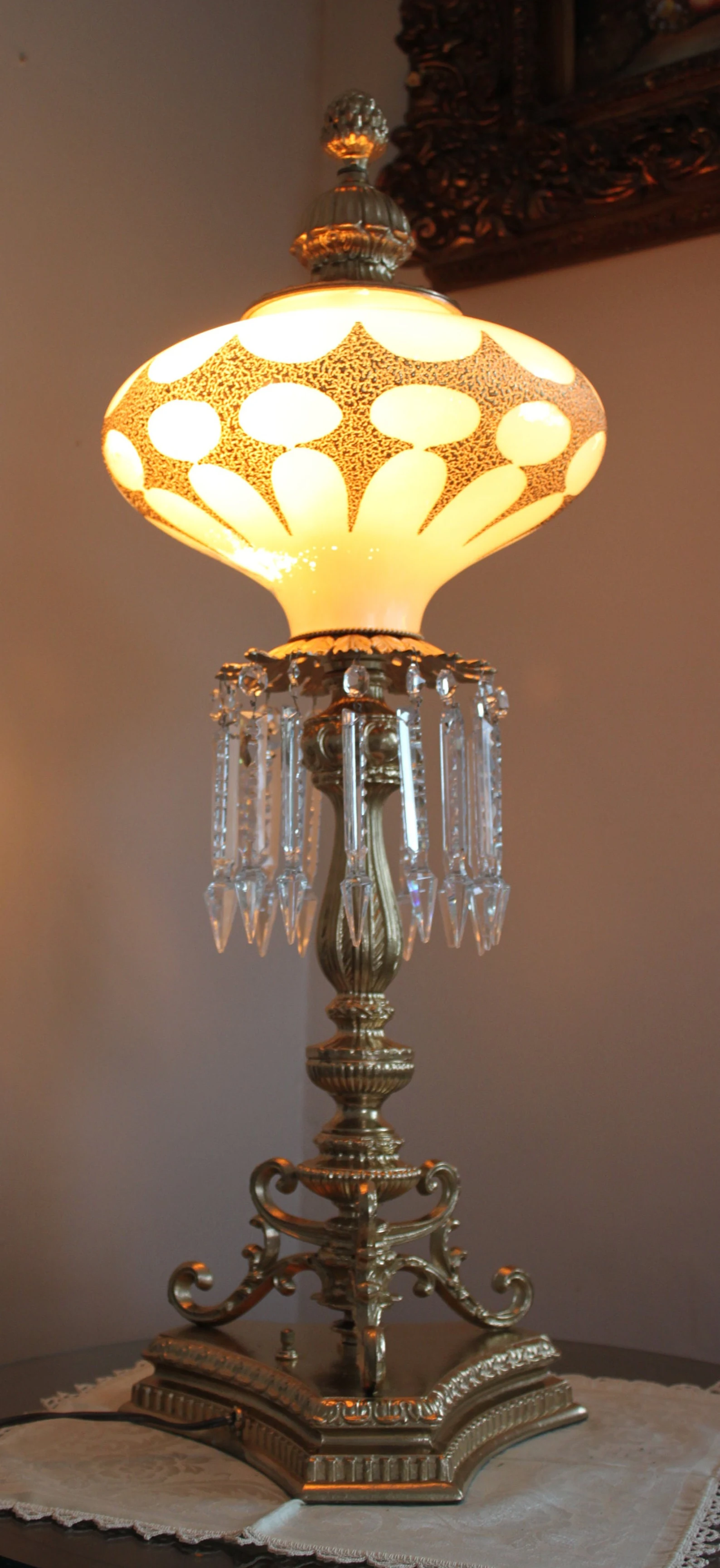 HOLLYWOOD REGENCY Morton cut glass crystal prisms globe glass shade lamp 1950s