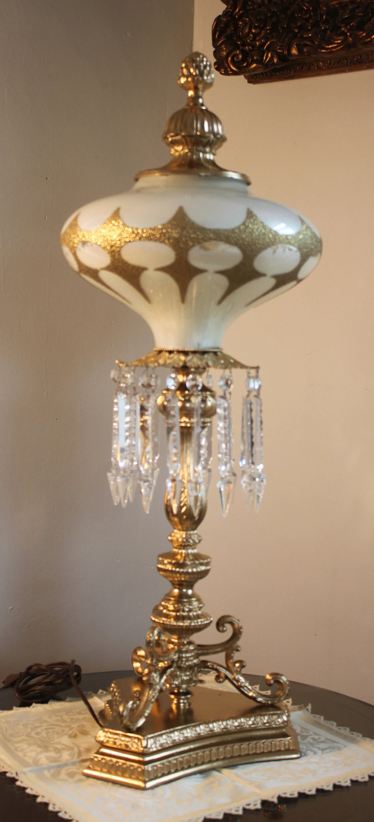 HOLLYWOOD REGENCY Morton cut glass crystal prisms globe glass shade lamp 1950s