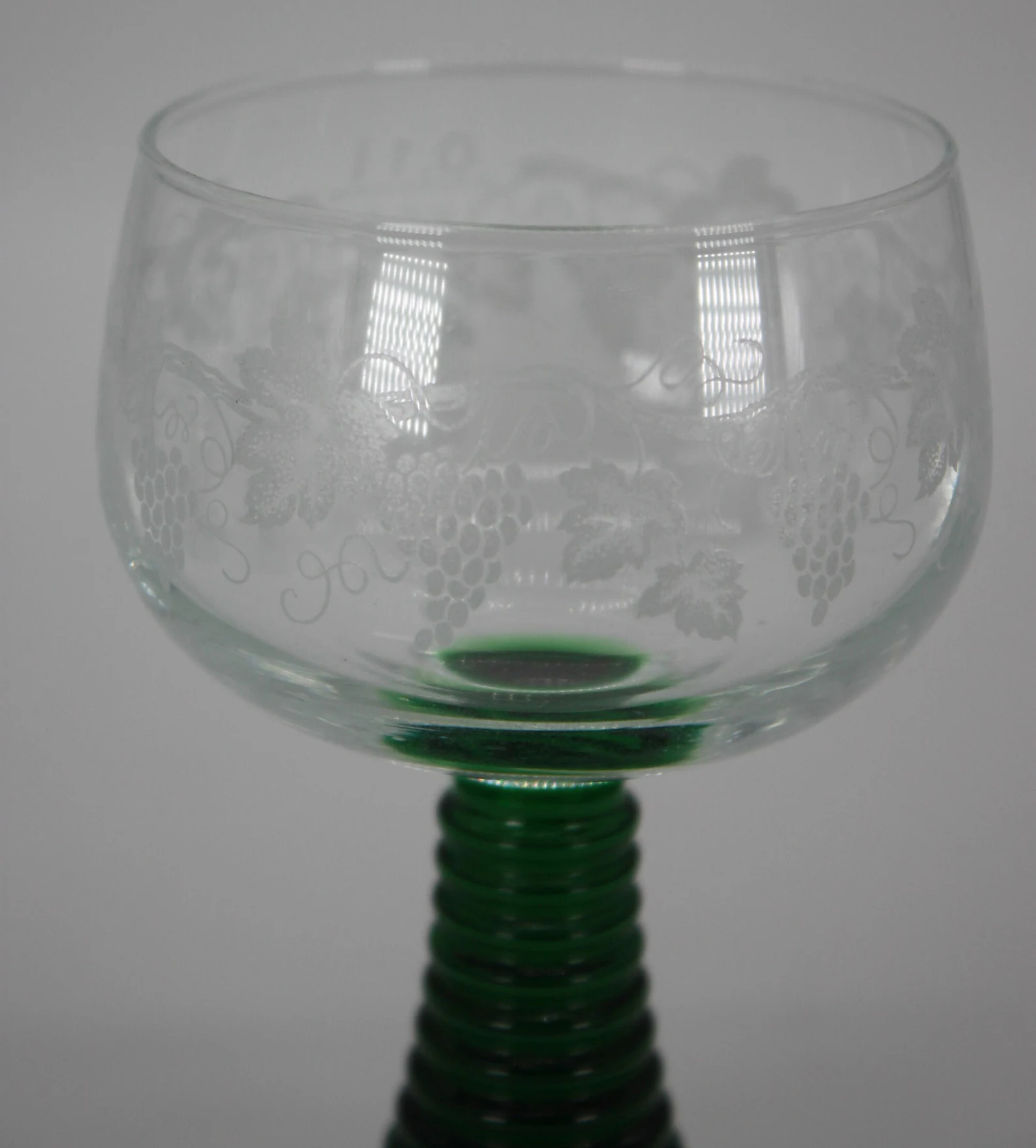 LUMINARC Goblet etched grapevine green ribbed stem 4 glasses CIRCA 1960s