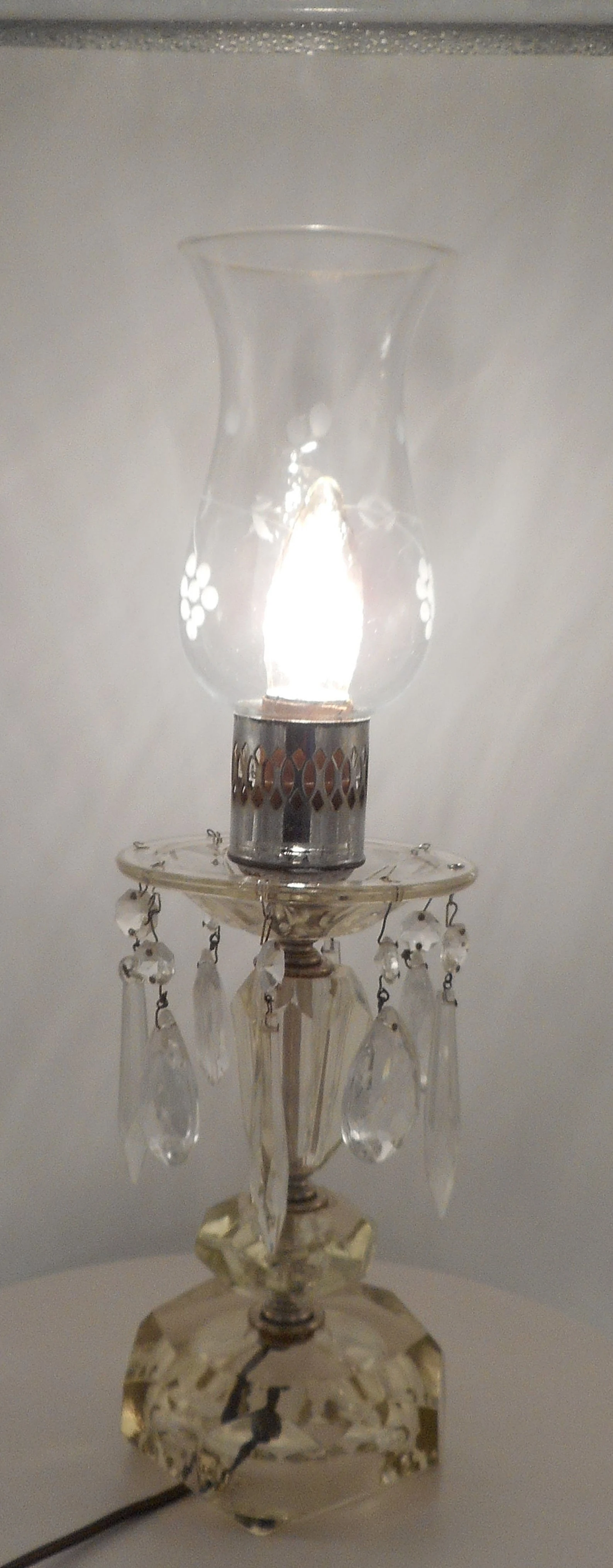 Regency Boudoir hanging prisms lamp Victorian style CIRCA 1950s