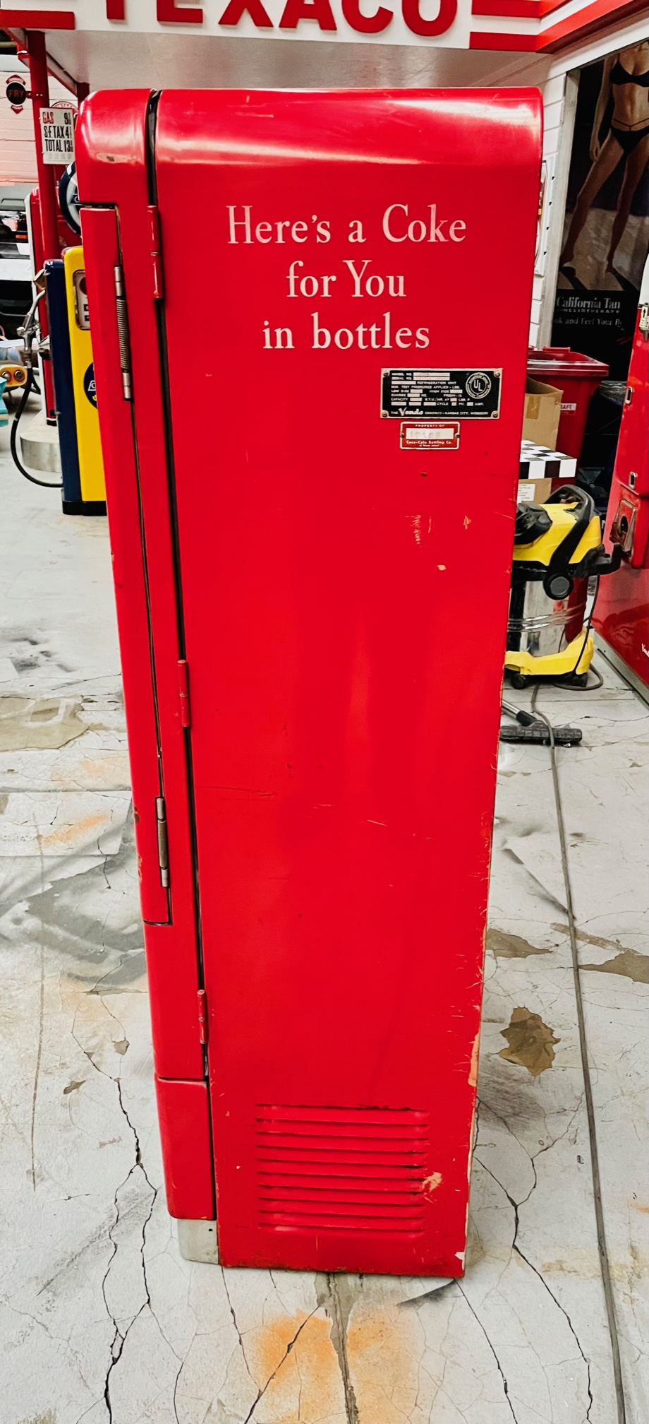Distributor Coca cola Vendo model E110 original Patine.