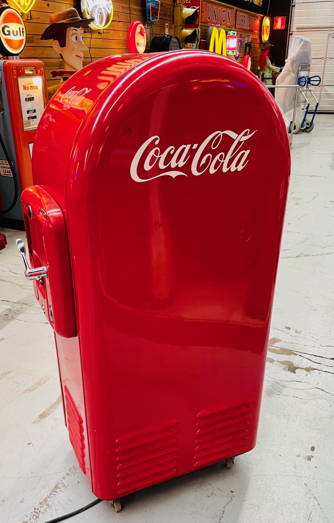 Coca Cola American distributor in the 1940s