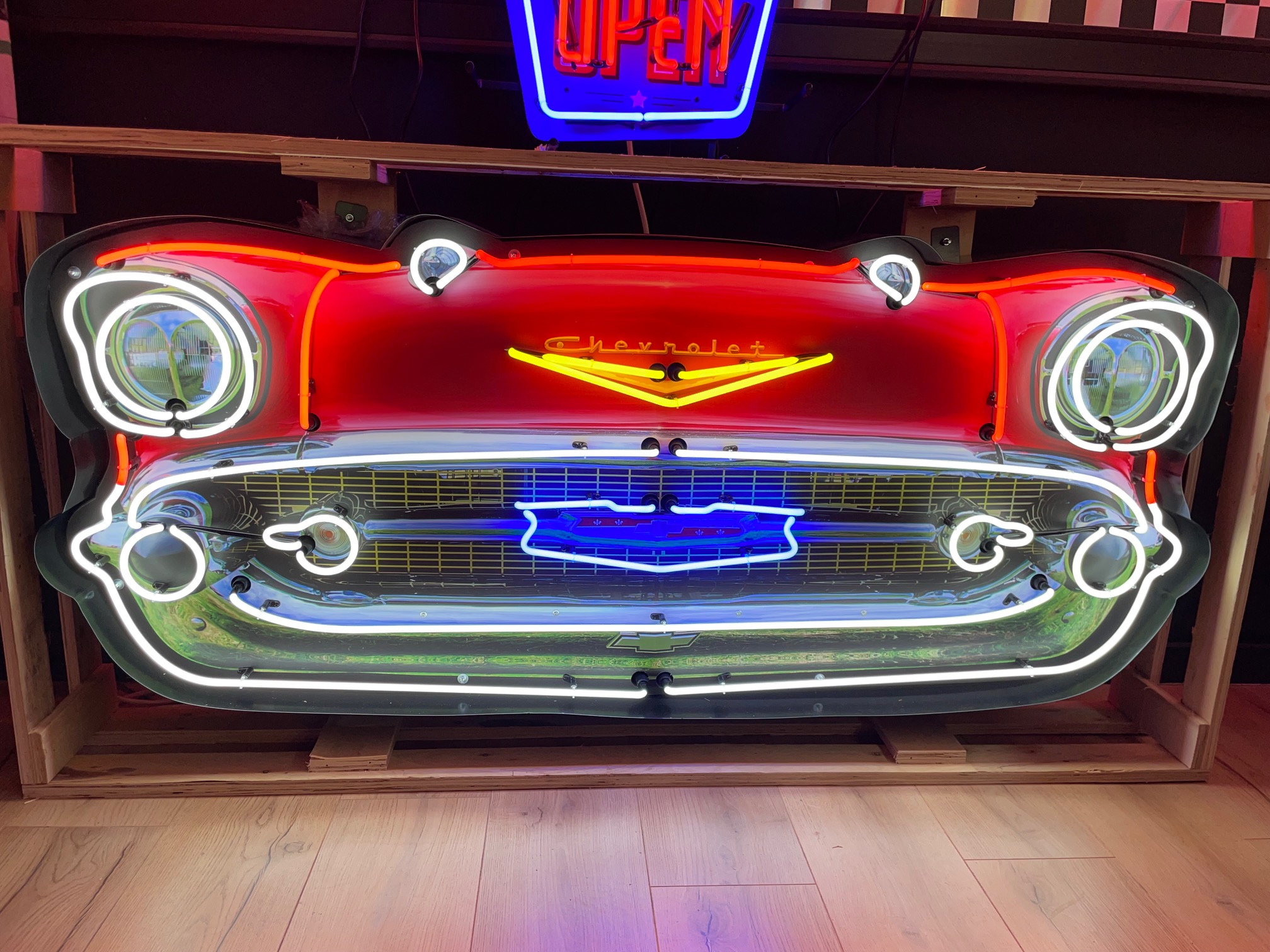 Ensign Neon Chevrolet bel air 1957 (152cm)