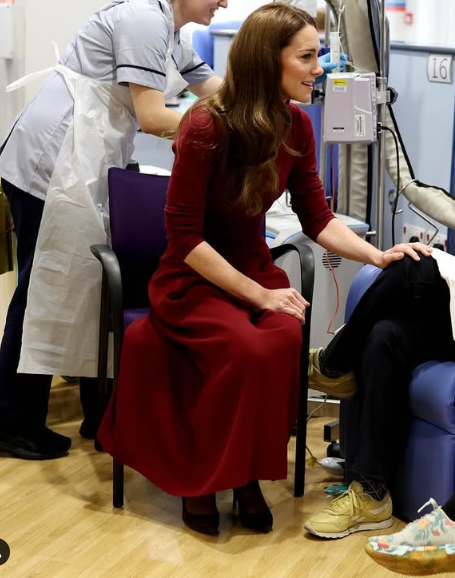 Kate Middleton y su lección de elegancia en tonos burdeos