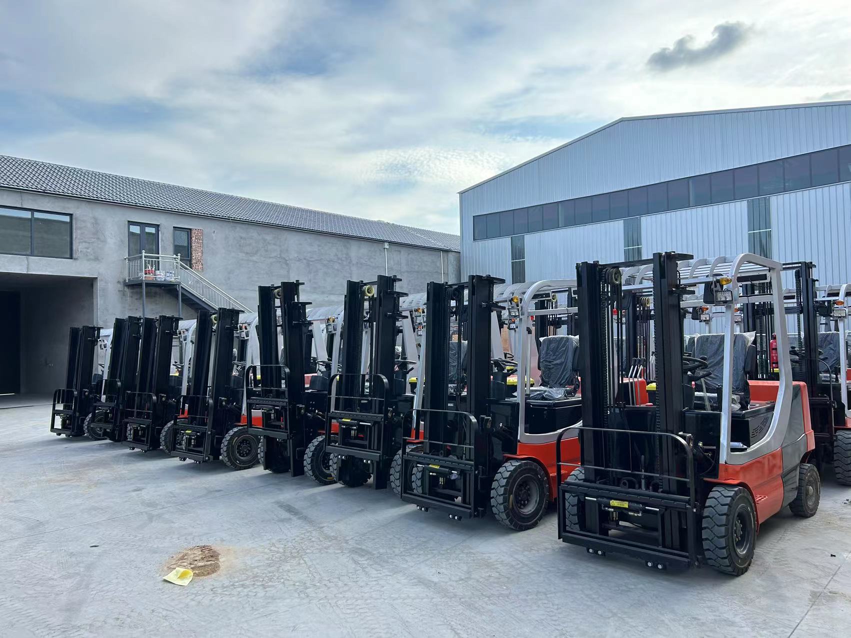 Elektrinis krautuvas CBD-15 1.5t, 4m. Su šonine pastūma