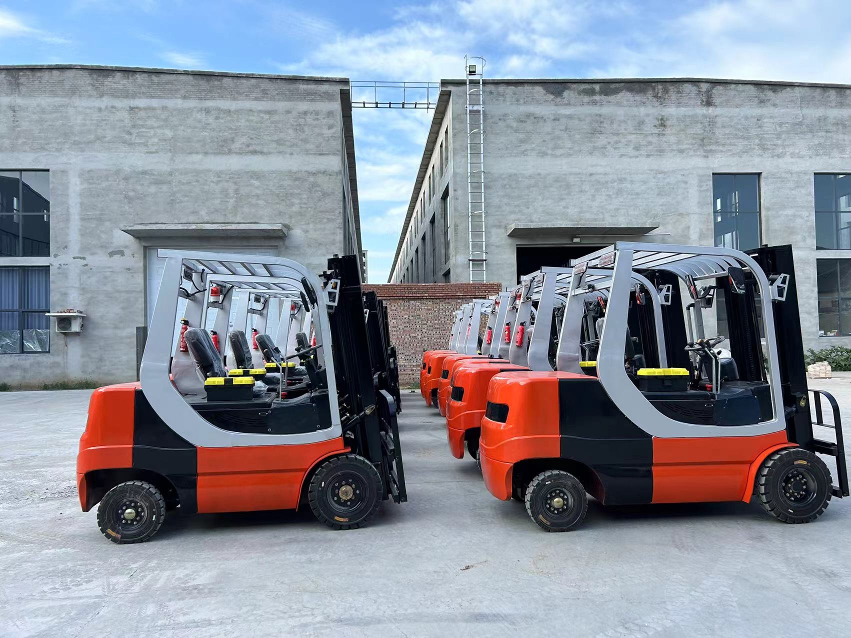 Elektrinis krautuvas CBD-15 1.5t, 4m. Su šonine pastūma